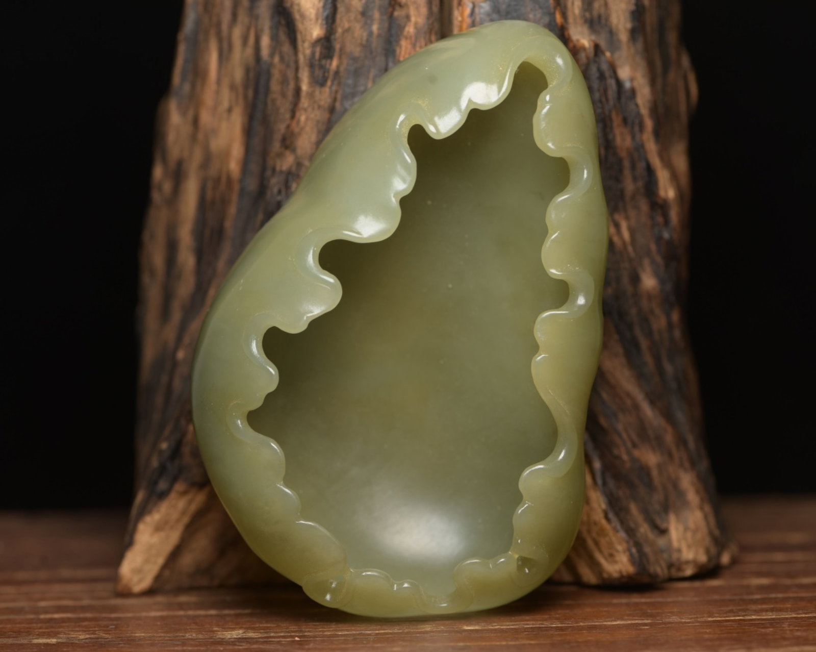 An Exquisite Yellow Jade Brush Washer: An Exquisite Yellow Jade Brush Washer,Qing Dynasty,China,Size:4.3inx2.8inx1.4in,Weight:173g 黄玉笔洗,中国清代