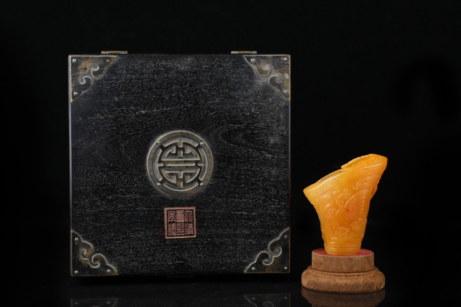 An Exquisite Tianhuang Stone Phoenix Pattern Cup: An Exquisite Tianhuang Stone Phoenix Pattern Cup,Qing Dynasty,China,Qianlong Four-Character Mark,Size:4.3inx3.3in,Weight:332g