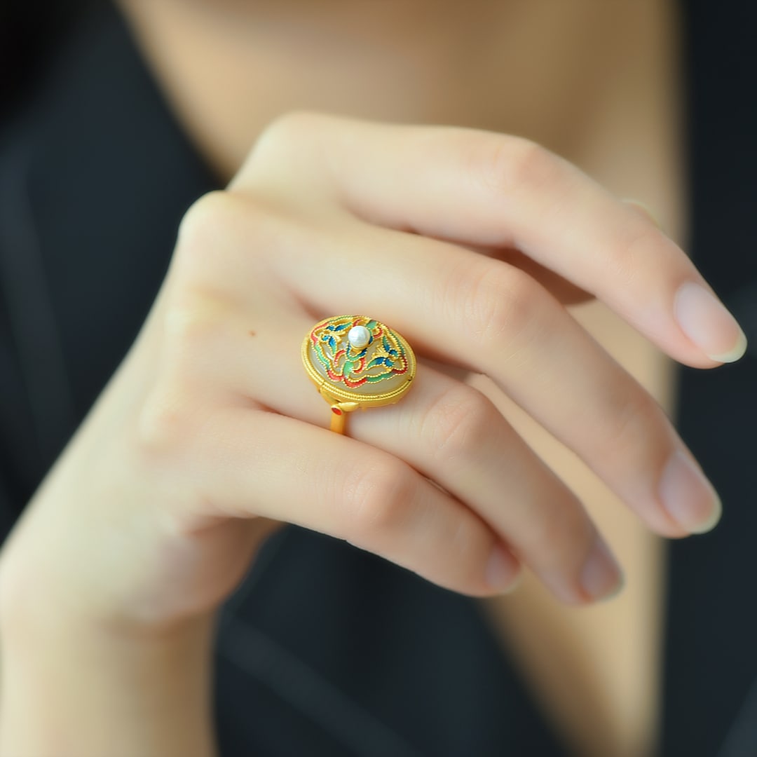 An Exquisite Sterling Silver-Gold Plated Inlaid White Jade Ring: An Exquisite Sterling Silver-Gold Plated Inlaid White Jade Ring 纯银镀金镶白玉戒指
