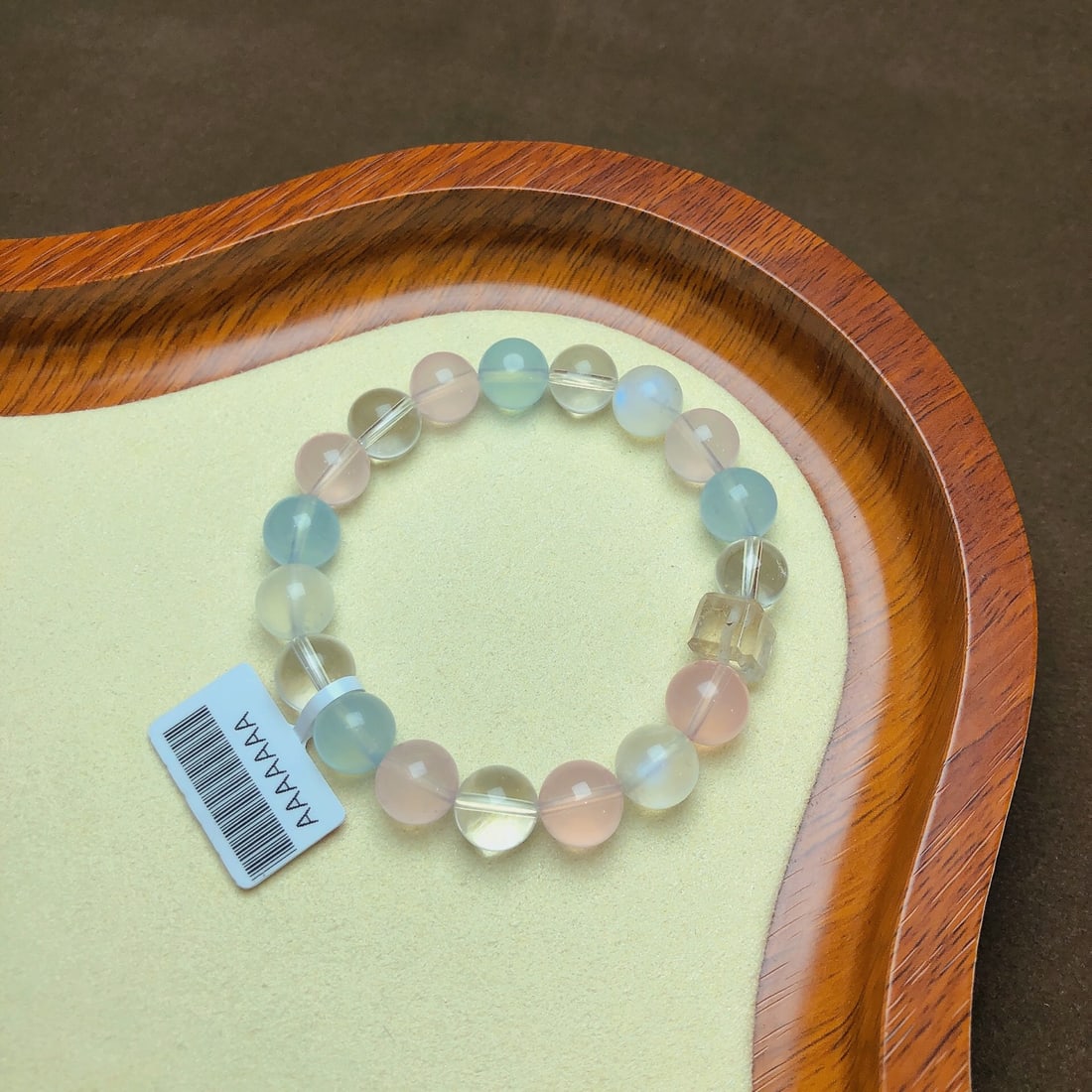 An Exquisite Crystal Bracelet: An Exquisite Crystal Bracelet,Size:0.4in,0.3in,Weight:26.4g 水晶手串