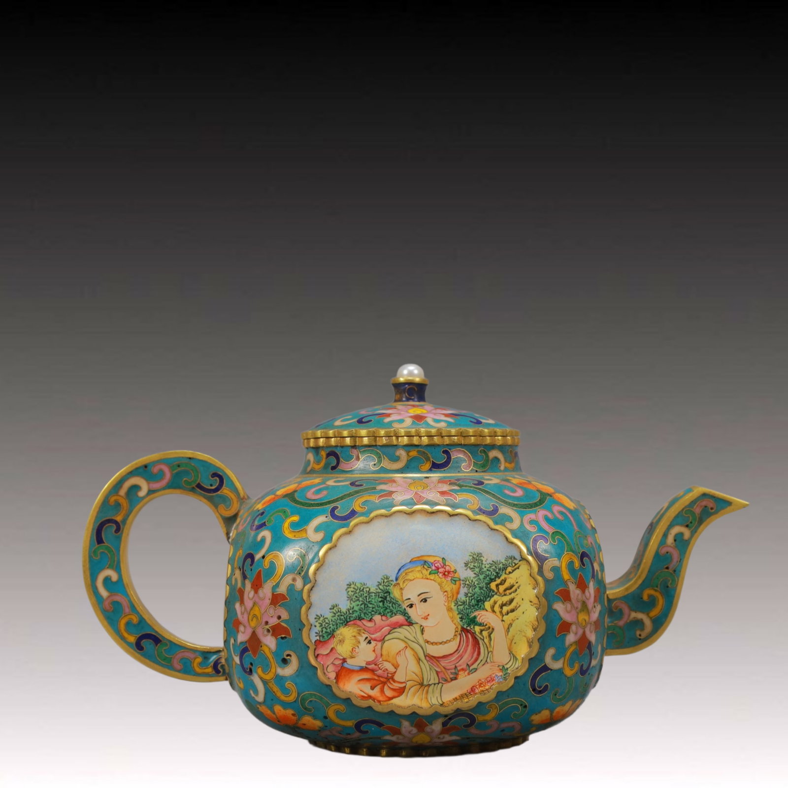 An Exquisite Painted Enamel Figure Pattern Ewer: An Exquisite Painted Enamel Figure Pattern Ewer,Qing Dynasty, China,Qianlong Four-character Mark,Size:7.5inx3.9inx3.7in,Weight:550g 画珐琅人物纹执壶,