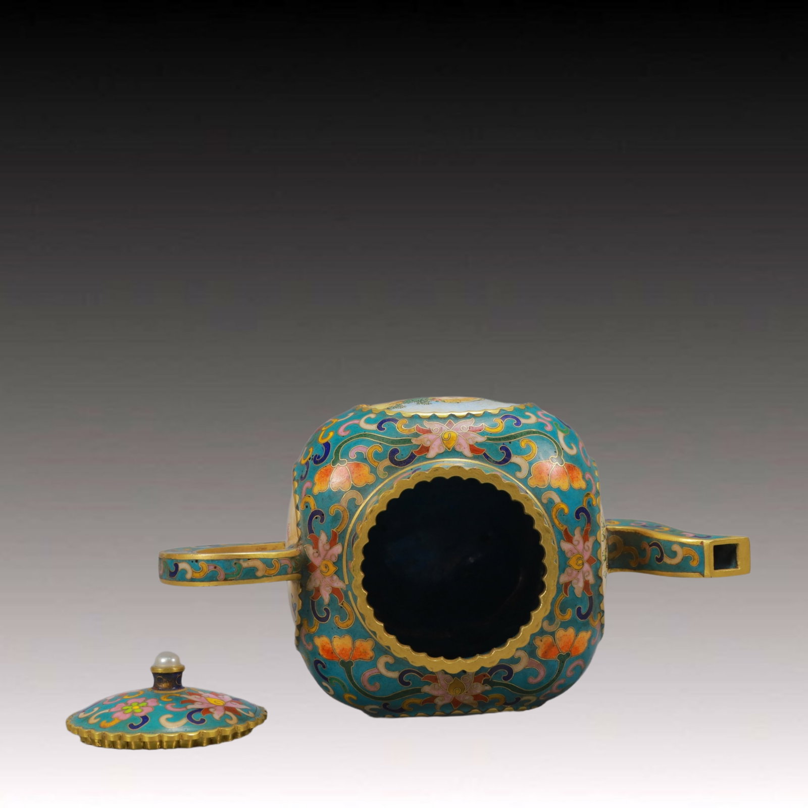 An Exquisite Painted Enamel Figure Pattern Ewer - 9