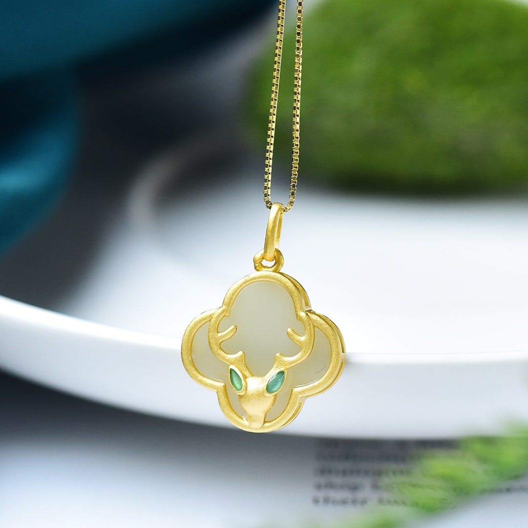 An Exquisite Sterling Silver-Gold Plated Inlaid White Jade Necklace: An Exquisite Sterling Silver-Gold Plated Inlaid White Jade Necklace,Size:0.6inx0.6in 纯银镀金镶白玉项链