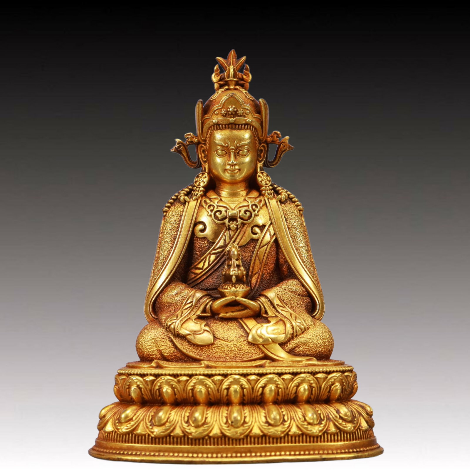 A Solemn Gilt Bronze Statue of Padma Sambhava: A Solemn Gilt Bronze Statue of Padma Sambhava,Qing Dynasty, China,Size:3.1inx2.2inx4.3in,Weight:720g 铜鎏金莲花生大士像,中国清&#