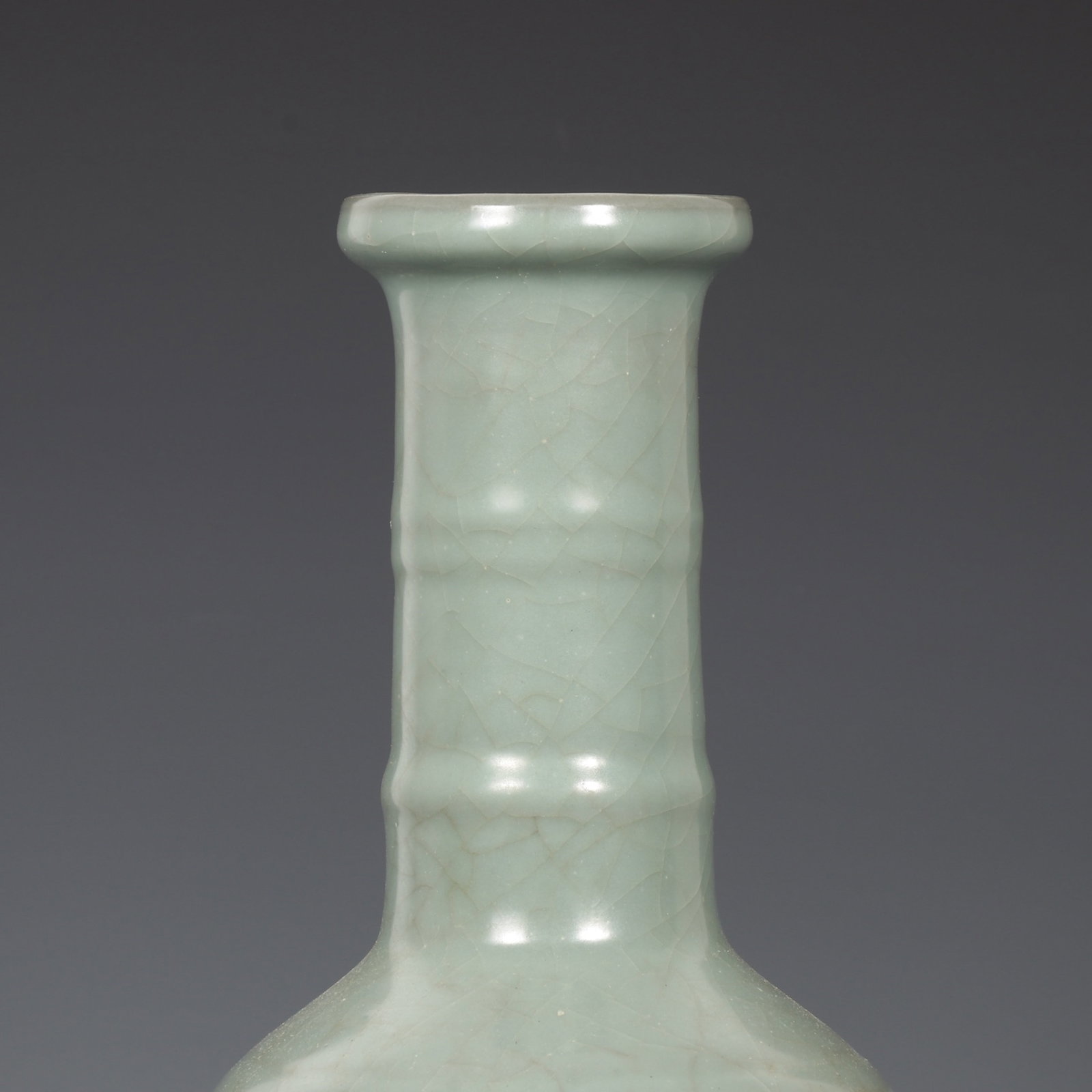 An Exquisite Guan yao Celadon Glazed Vase - 3