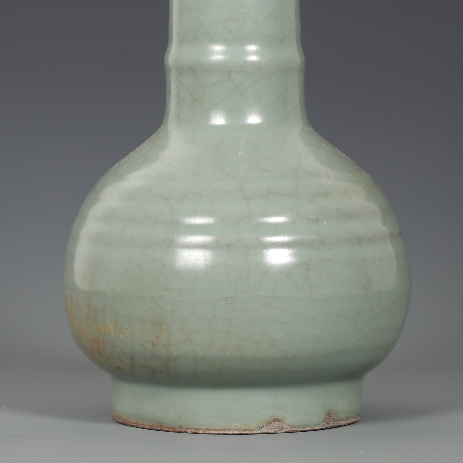 An Exquisite Guan yao Celadon Glazed Vase - 4