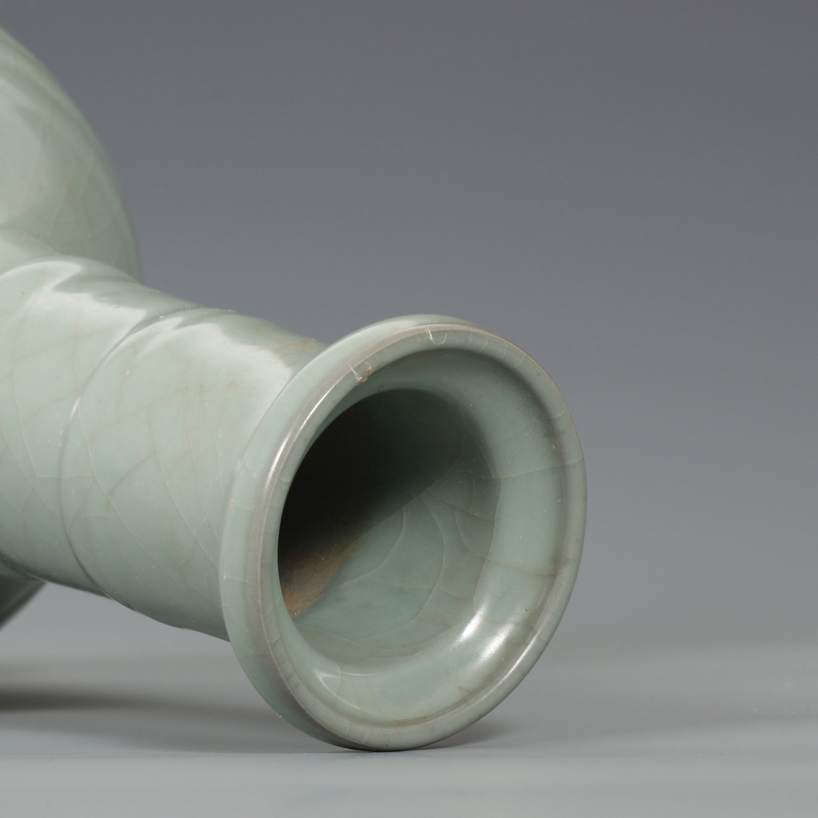 An Exquisite Guan yao Celadon Glazed Vase - 8