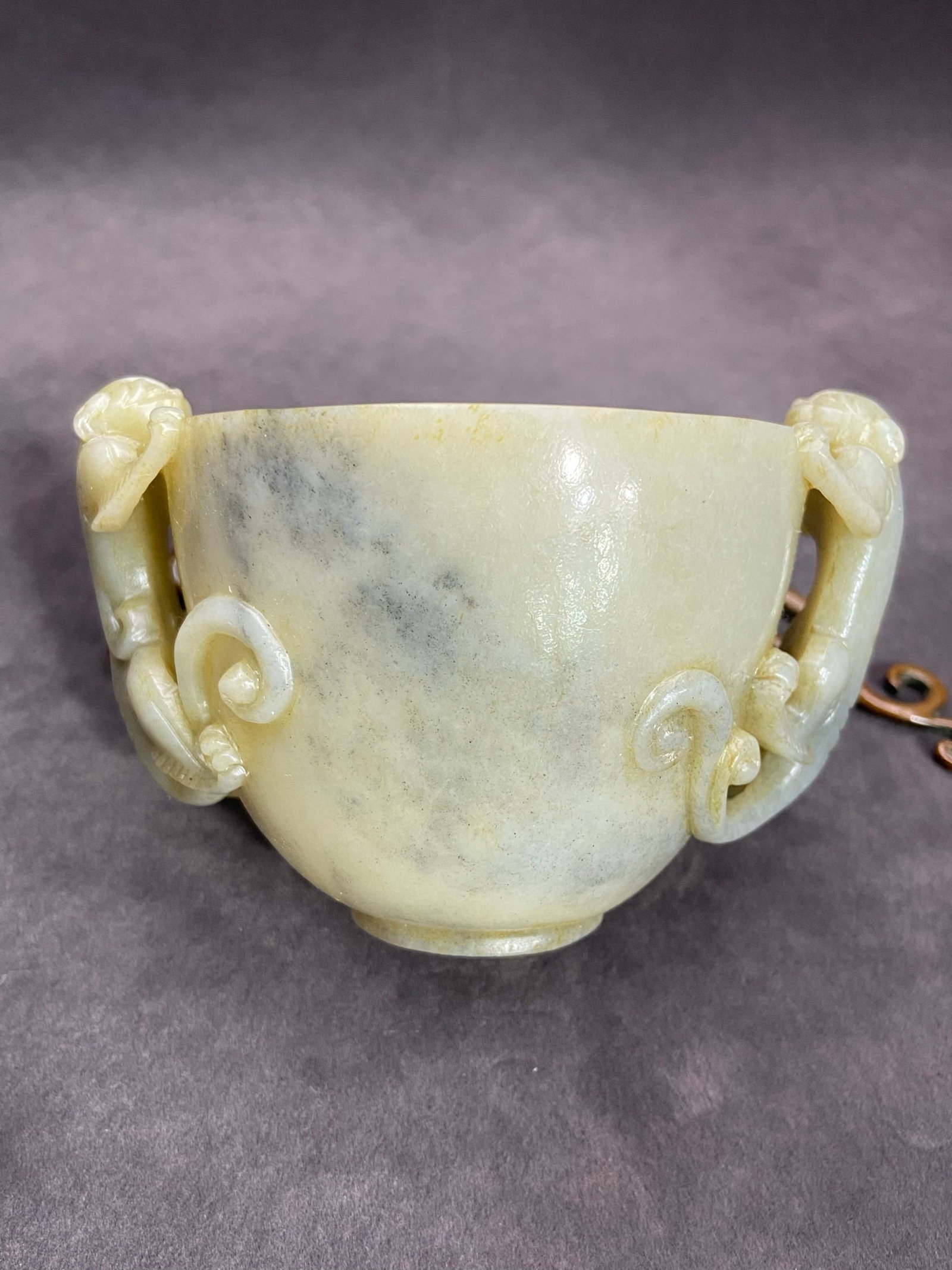 An Exquisite White Jade Chi-Dragon-Ears Vat: An Exquisite White Jade Chi-Dragon-Ears Vat,Qing Dynasty,China,Size:2.7inx3.3in,Weight:181g 白玉螭龙耳缸,中国清代
