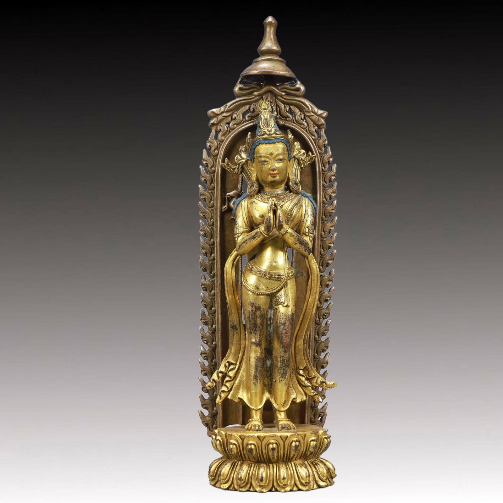 A Solemn Gilt Bronze Statue of Avalokitesvara: A Solemn Gilt Bronze Statue of Avalokitesvara,Ming Dynasty, China,Size:4.3inx3.5inx14.6in Weight:2750g 铜鎏金观音菩萨像,中国明代