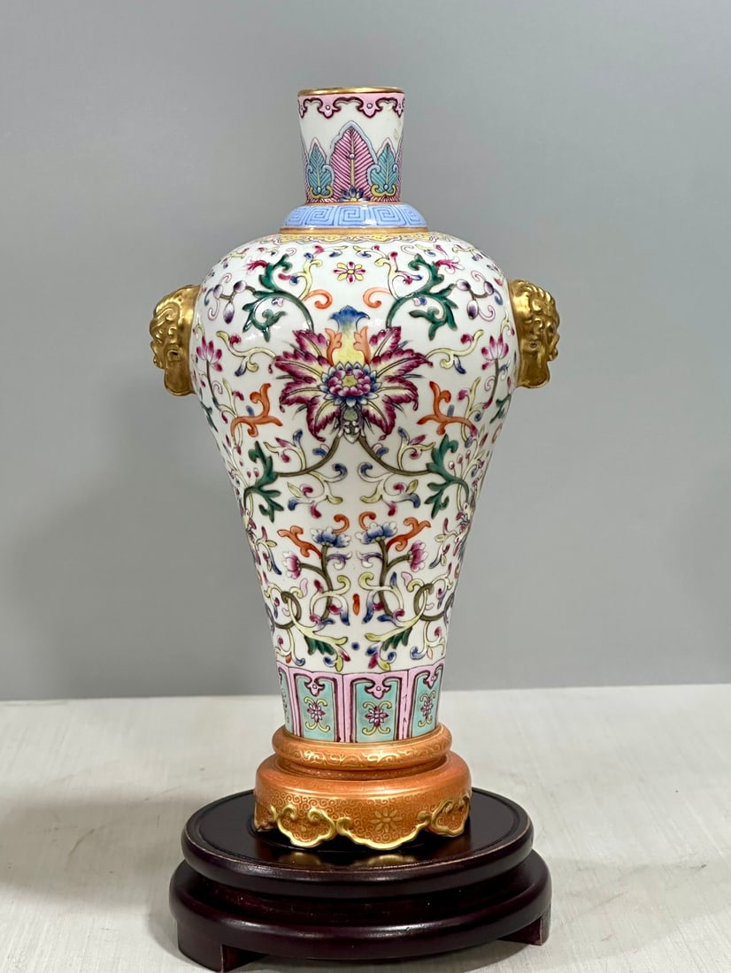 An Exquisite Enamel Lotus Pattern Beast-Ears Vase: An Exquisite Enamel Lotus Pattern Beast-Ears Vase,Qing Dynasty,China,Qianlong Six-character Mark,Size:8.9inx3.9in 珐琅彩缠枝莲纹兽耳瓶,È
