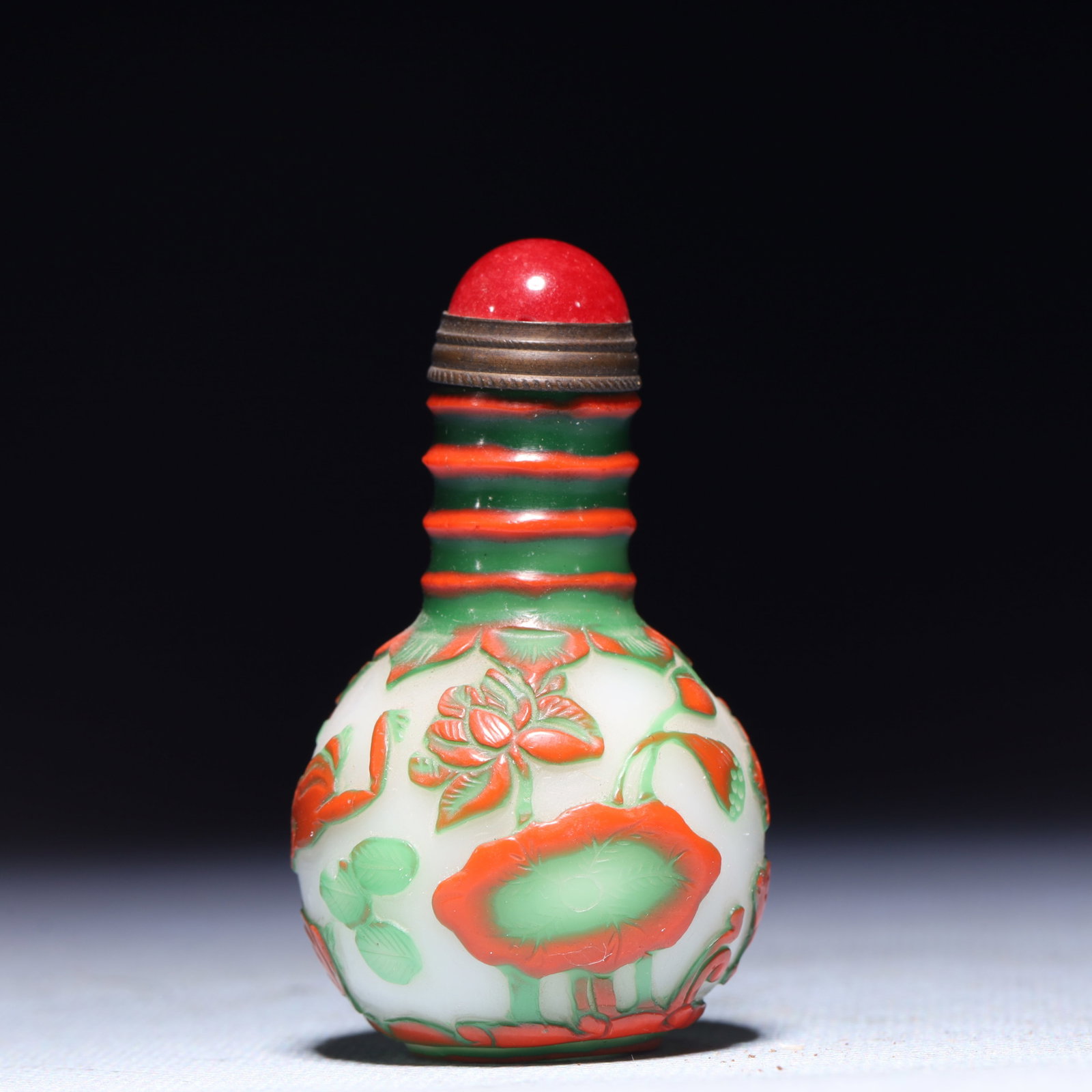 An Exquisite Glass Lotus Pattern Snuff Bottle: An Exquisite Glass Lotus Pattern Snuff Bottle,Qing Dynasty,China,Size:1.4inx2.6in,Weight:47.2g 琉璃莲花纹鼻烟壶,中国清代