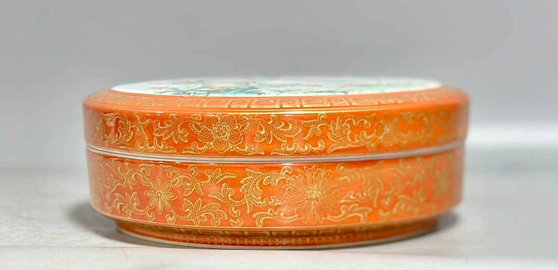 An Exquisite Famille-Rose Coral Red Glazed Painted Gold Flower and Bird Pattern Box with Cover: An Exquisite Famille-Rose Coral Red Glazed Painted Gold Flower and Bird Pattern Box with Cover,Qing Dynasty,China,Qianlong Six-character Mark,Size:2.2inx6.4in 粉彩珊瑚红&
