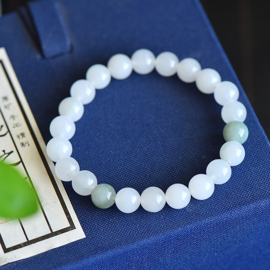 An Exquisite White Jade Bracelet: An Exquisite White Jade Bracelet,Size:0.3inx0.3in*22 ????