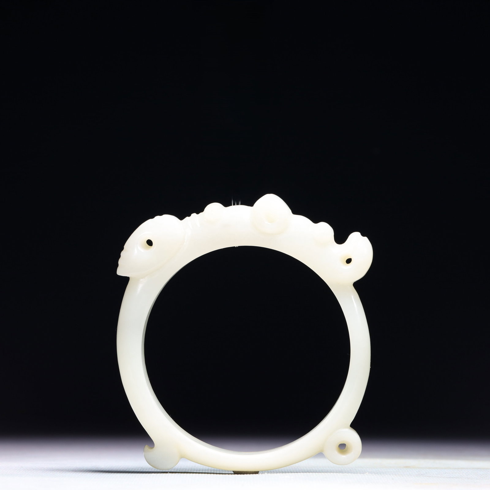 An Exquisite White Jade Pendant: An Exquisite White Jade Pendant,Qing Dynasty,China,Size:3.9inx4.1in,Weight:154g 白玉挂件,中国清代