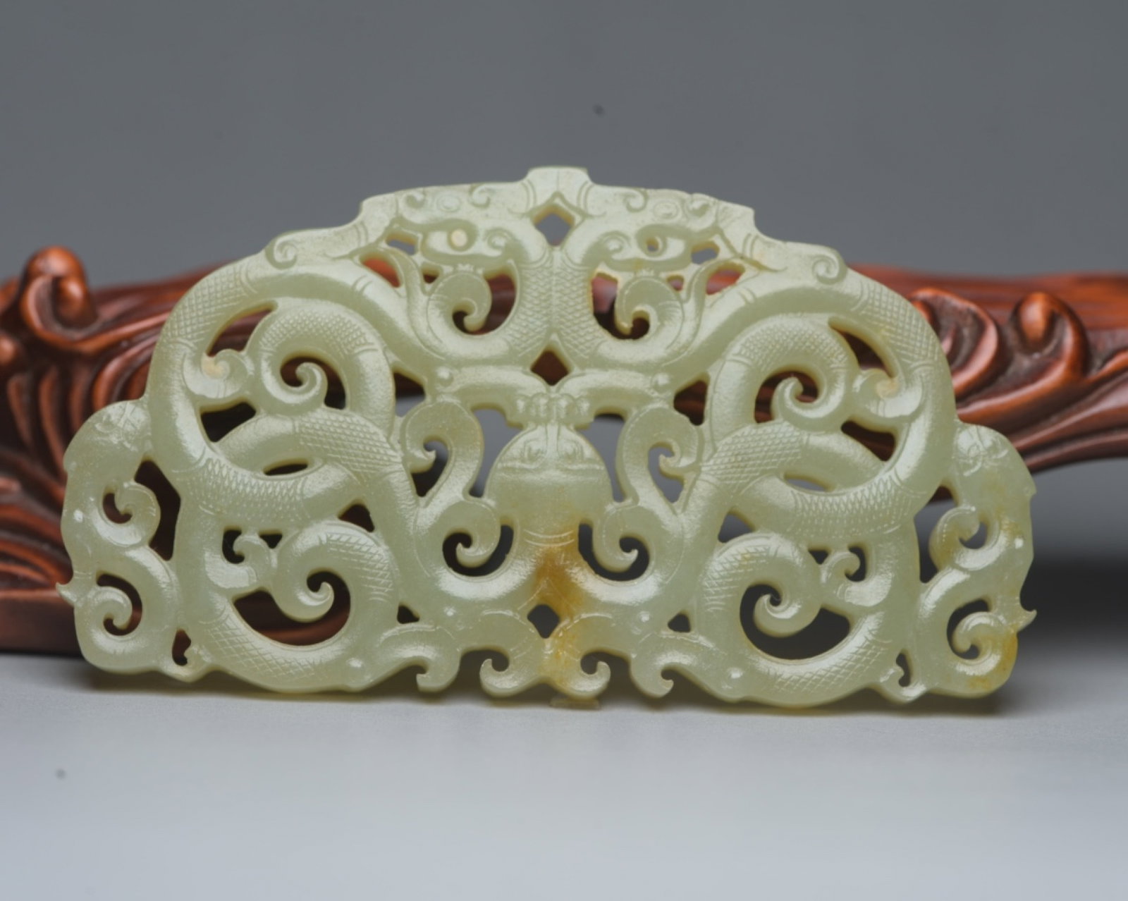 An Exquisite White Jade Chi-Dragon Pattern Pendant: An Exquisite White Jade Chi-Dragon Pattern Pendant,Qing Dynasty,China,Size:3.4inx1.9inx0.2in,Weight:45g 白玉螭龙纹牌,中国清代