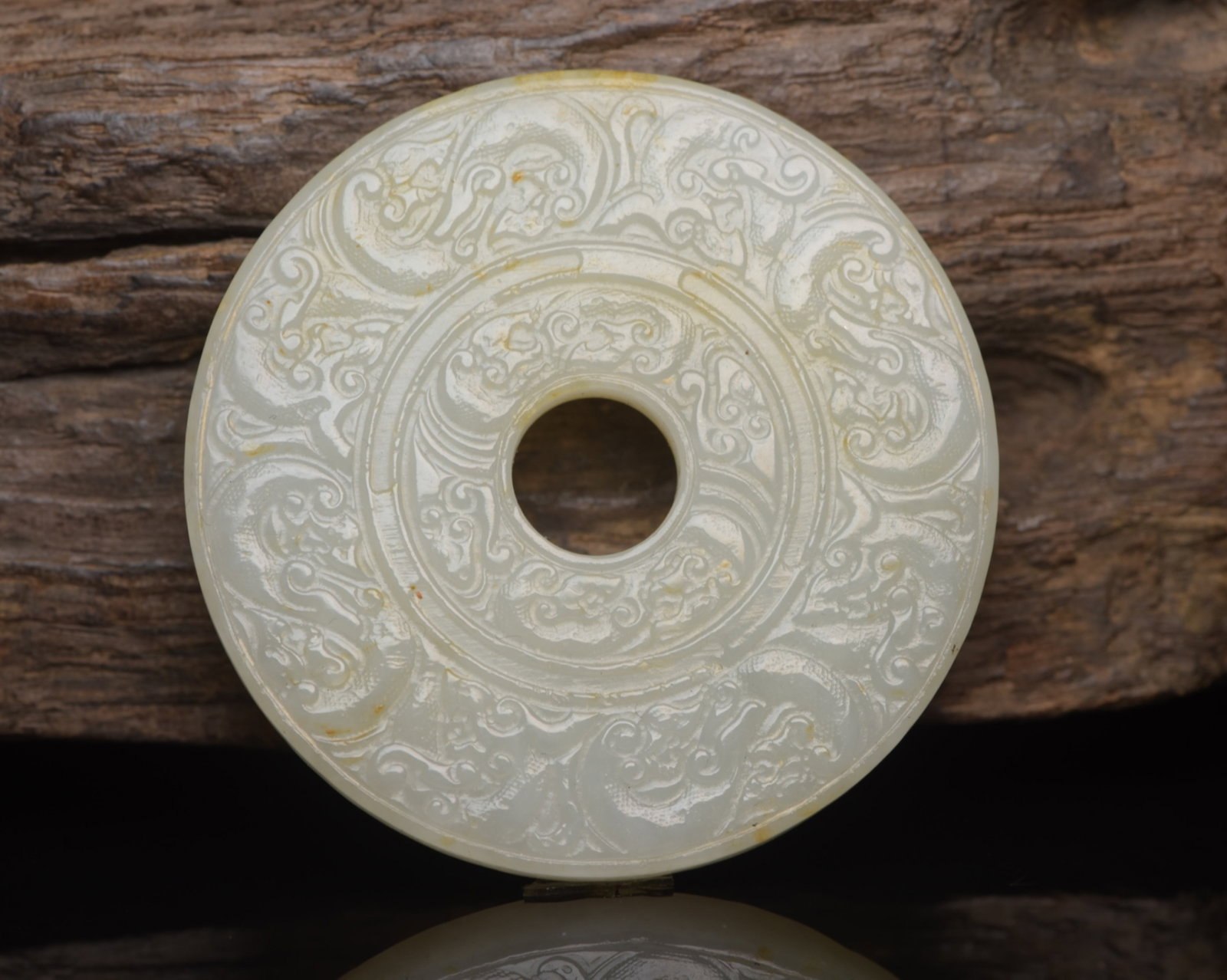 An Exquisite White Jade Chi-Dragon Pattern Pendant: An Exquisite White Jade Chi-Dragon Pattern Pendant,Qing Dynasty,China,Size:2.2inx2.2inx0.2in,Weight:33g 白玉螭龙纹佩,中国清代
