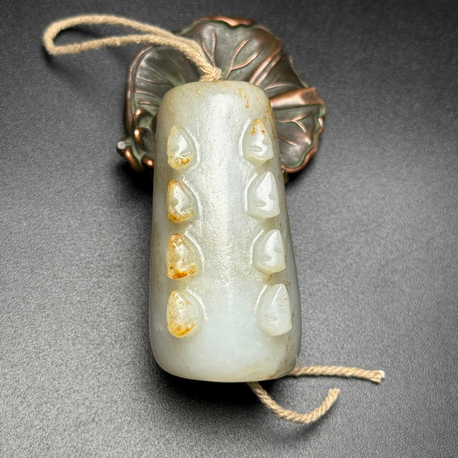 An Exquisite White Jade Cicada Pattern Pendant: An Exquisite White Jade Cicada Pattern Pendant,Qing Dynasty,China,Size:1.3inx1.4inx2.4in,Weight:113g 白玉蝉纹挂件,中国清代