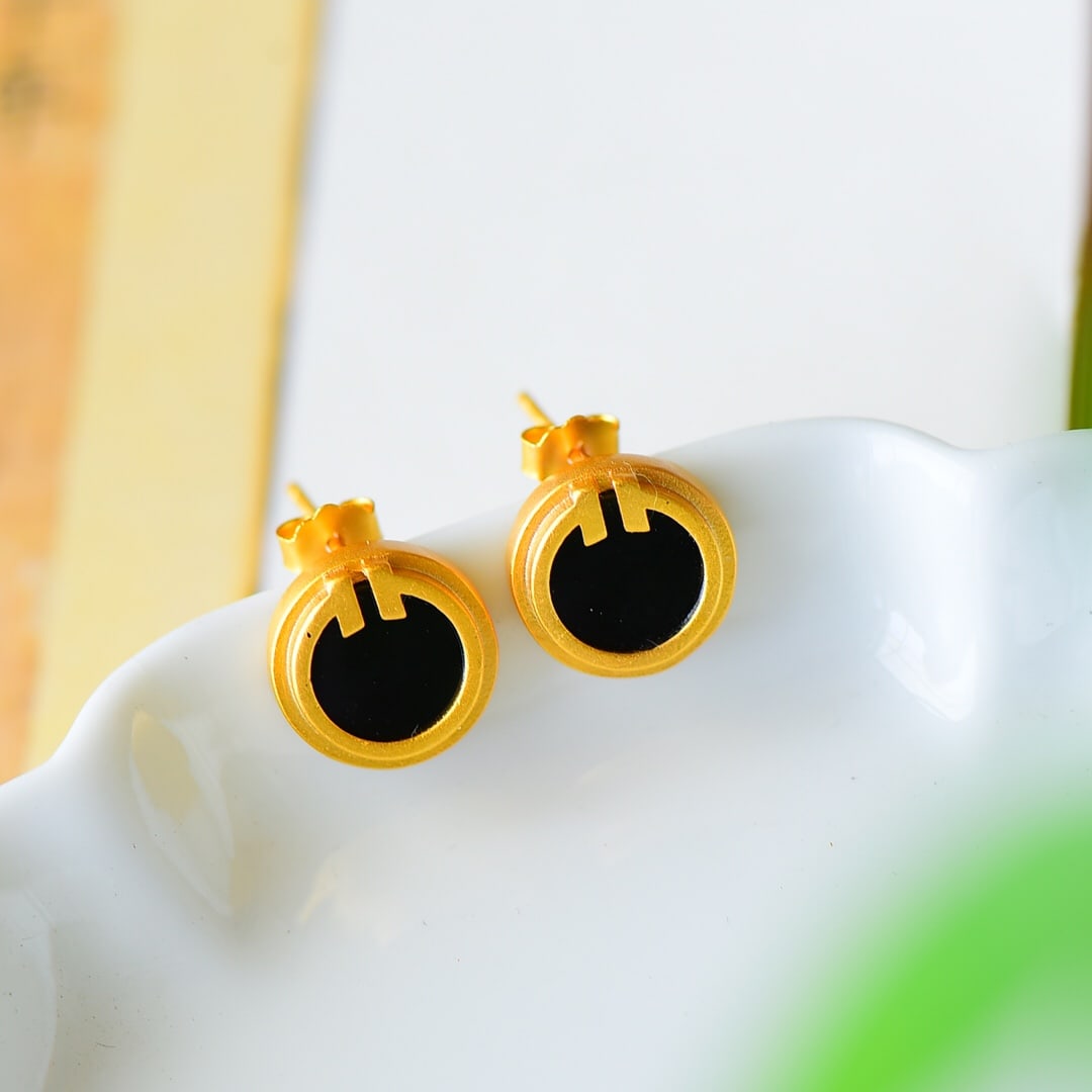 A Pair of Exquisite Sterling Silver-Gold Plated Inlaid Black Jade Earrings: A Pair of Exquisite Sterling Silver-Gold Plated Inlaid Black Jade Earrings,Size:0.4inx0.4in 一对纯银镀金镶墨玉耳环