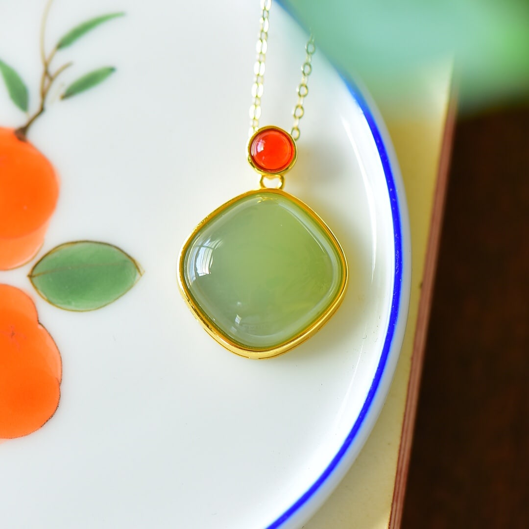An Exquisite Sterling Silver-Gold Plated Inlaid Green Jade Necklace: An Exquisite Sterling Silver-Gold Plated Inlaid Green Jade Necklace,Size:0.7inx0.9in 纯银镀金镶青玉项链