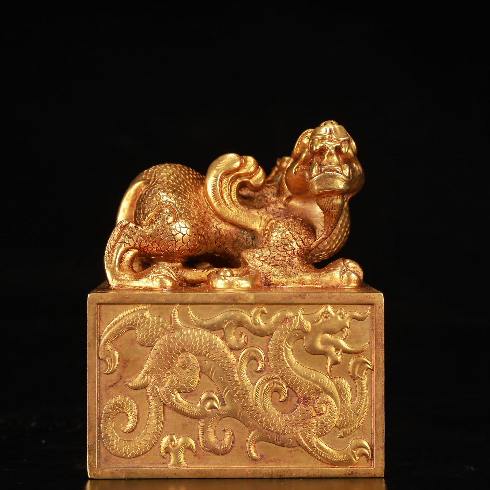 An Exquisite Gilt Bronze Dragon Pattern Auspicious Beast Seal: An Exquisite Gilt Bronze Dragon Pattern Auspicious Beast Seal,Qing Dynasty, China,Size:3.1inx3.5in,Weight:3100g