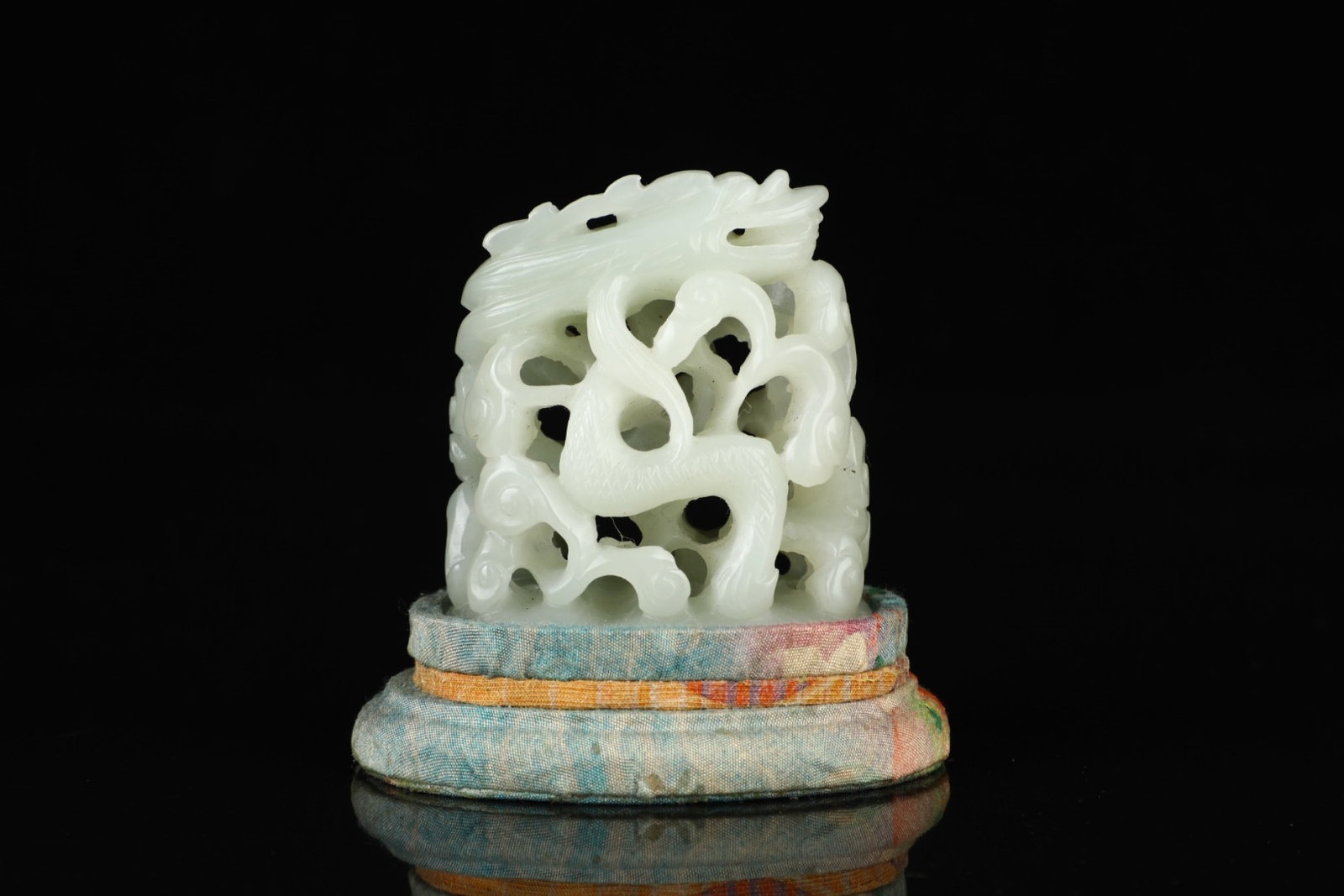 An Exquisite White Jade Dragon Pattern Ornament - 3