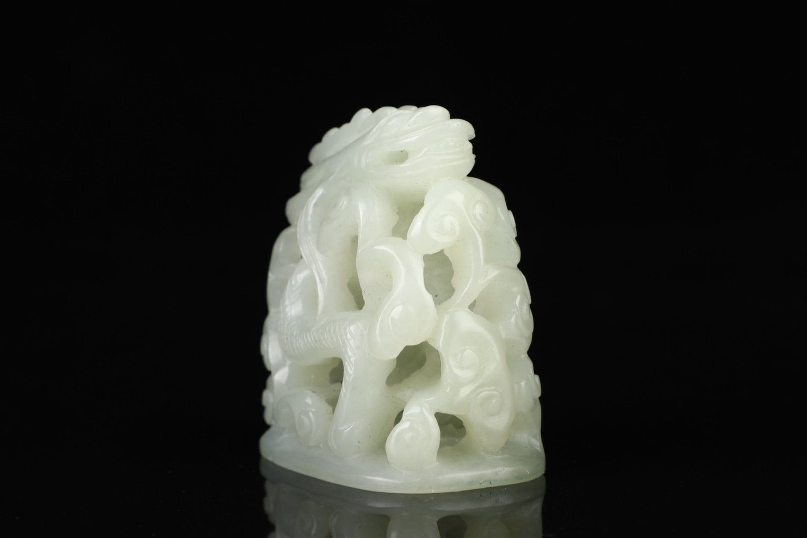 An Exquisite White Jade Dragon Pattern Ornament - 4
