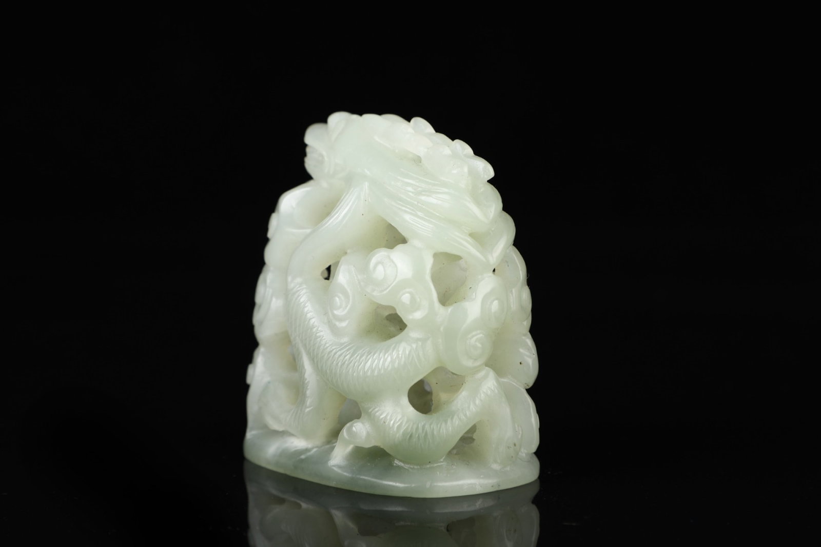 An Exquisite White Jade Dragon Pattern Ornament - 6