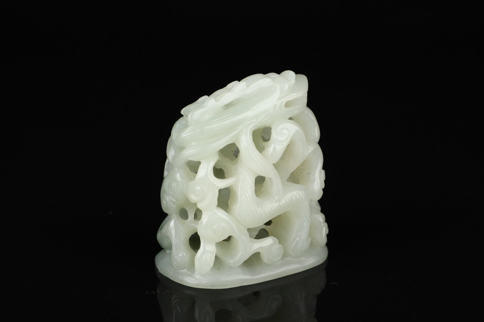 An Exquisite White Jade Dragon Pattern Ornament - 8