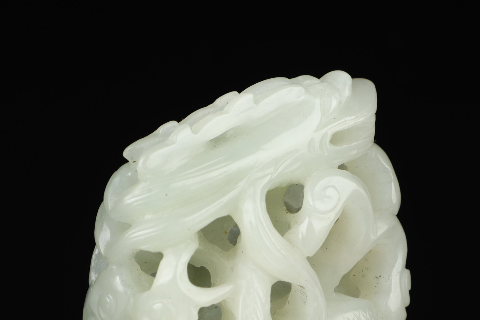 An Exquisite White Jade Dragon Pattern Ornament - 9