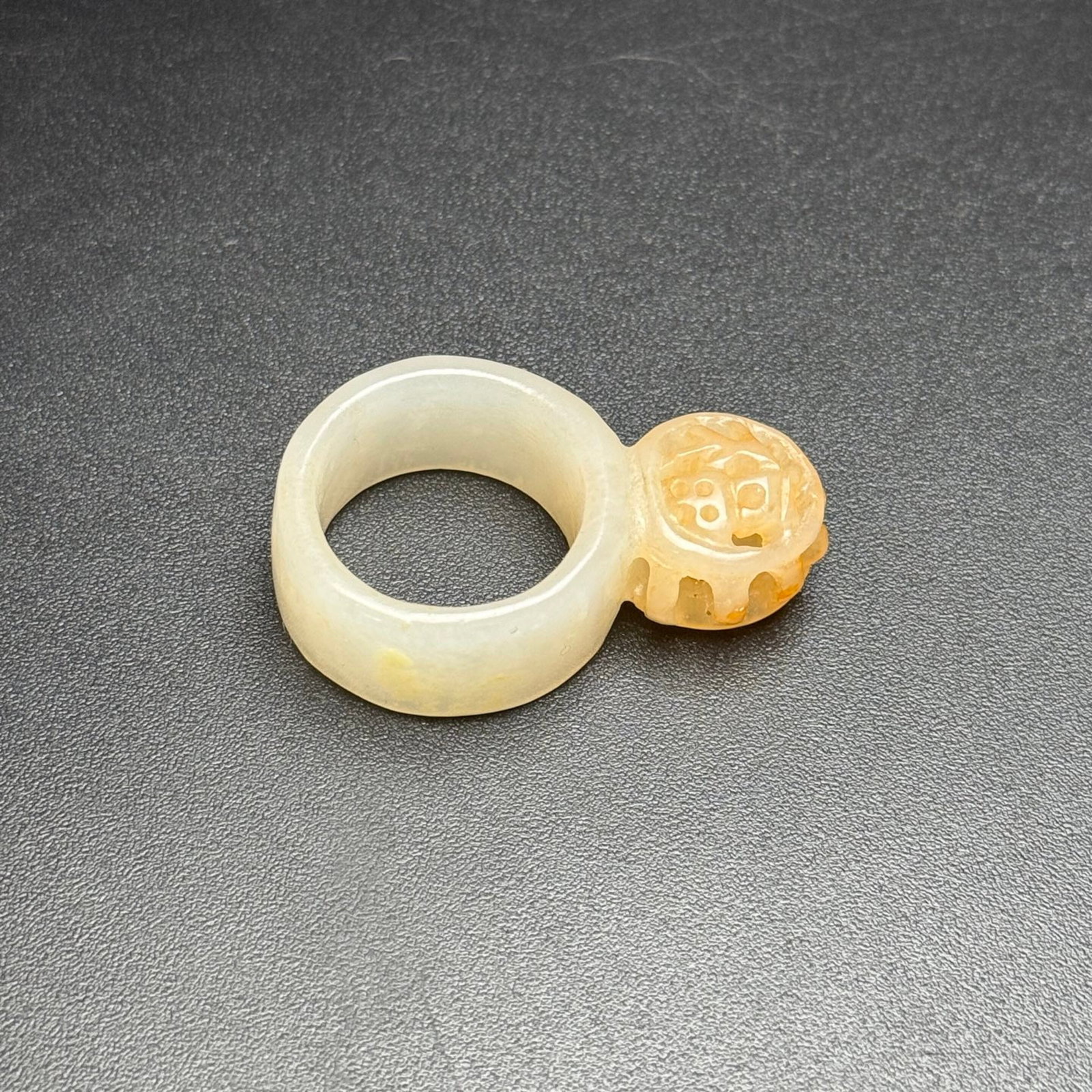 An Exquisite White Jade Ring - 7