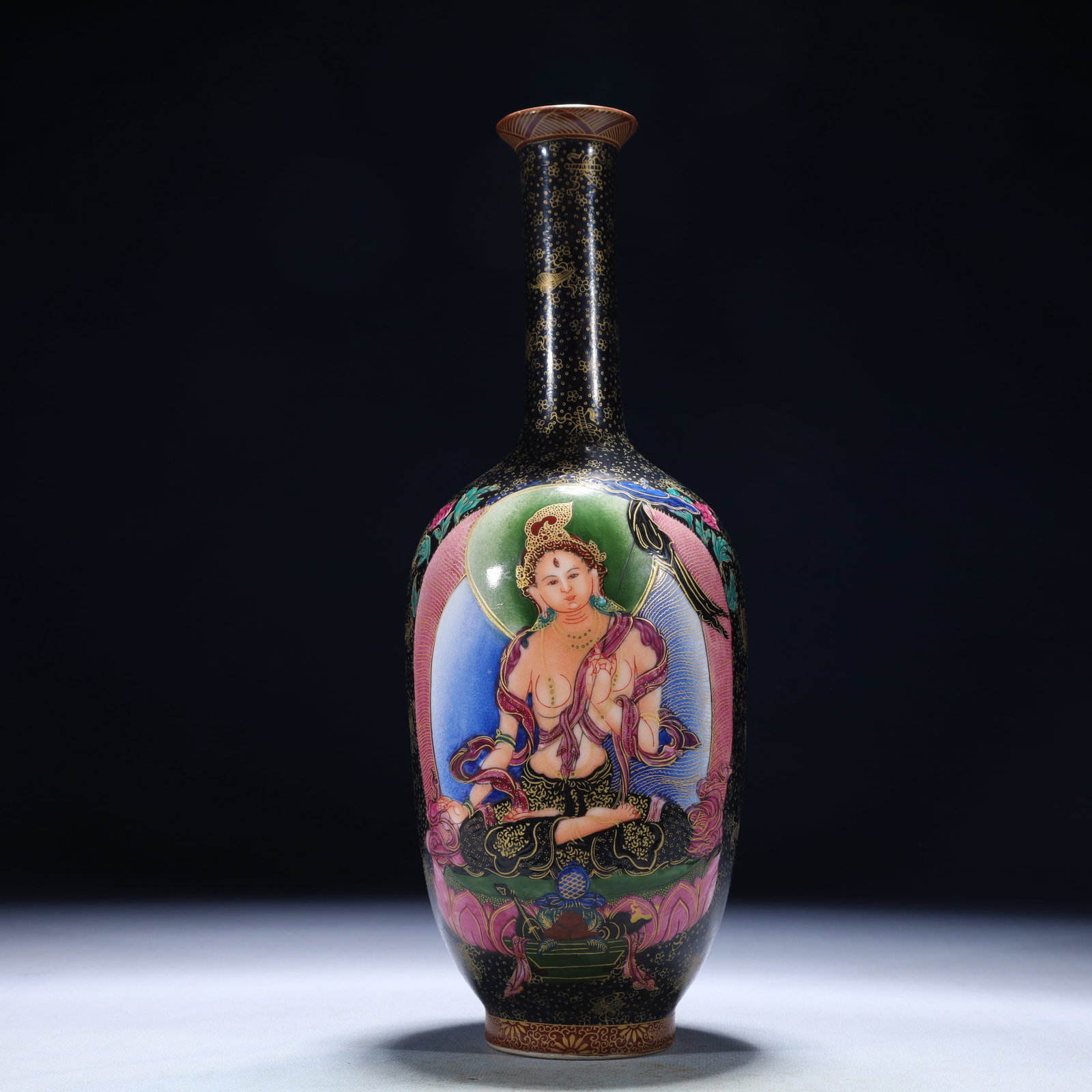 An Exquisite Ugyen Glazed Painted Gold Figure Pattern Vase: An Exquisite Ugyen Glazed Painted Gold Figure Pattern Vase,Qing Dynasty,China,Qianlong Six-character Mark,Size:3.9inx11.8in,Weight:900g 乌金釉描金人物纹