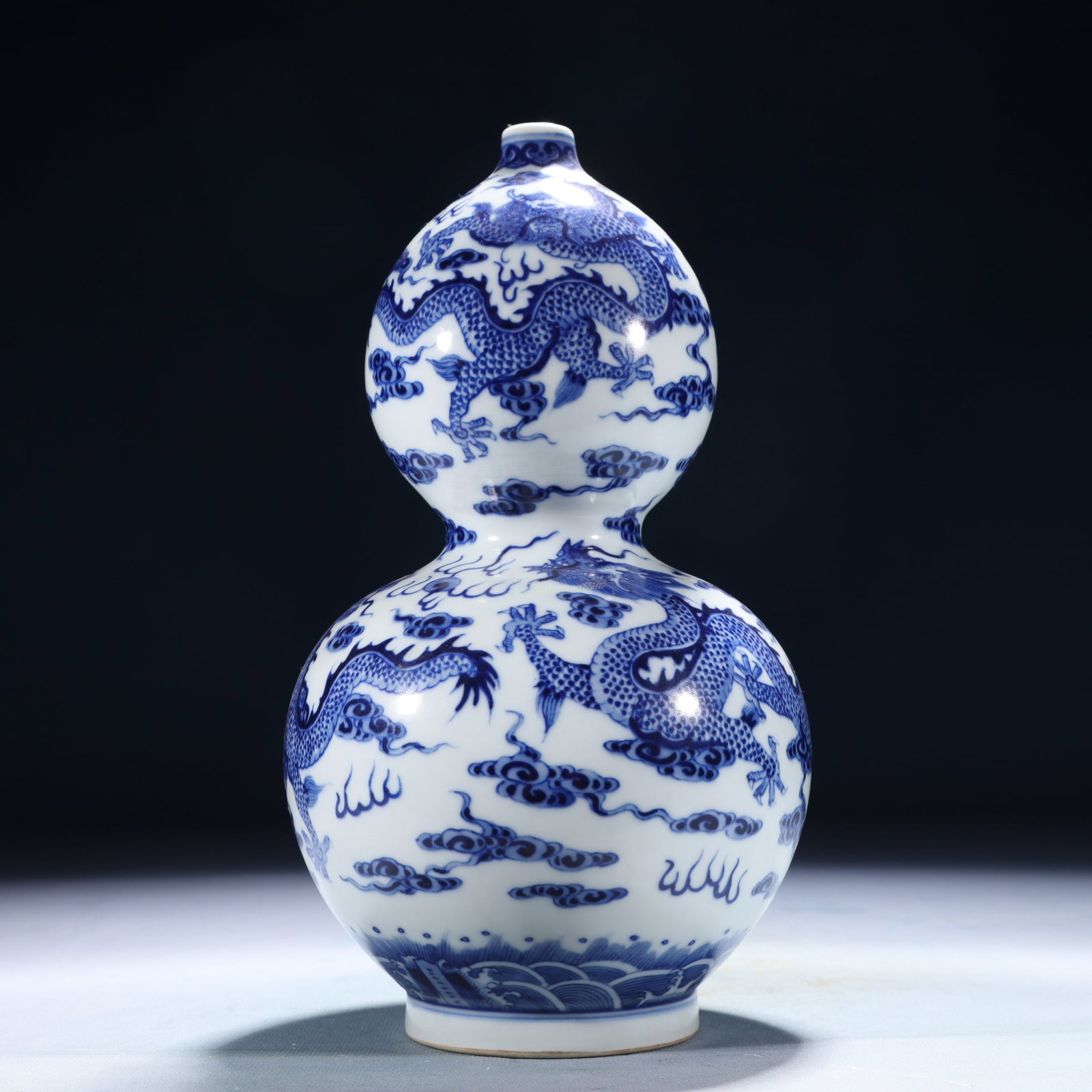 An Exquisite Blue and White Auspicious Cloud and Dragon Pattern Gourd-Shaped Vase: An Exquisite Blue and White Auspicious Cloud and Dragon Pattern Gourd-Shaped Vase,Qing Dynasty,China,Qianlong Six-character Mark,Size:5.1inx9.8in,Weight:1650g 青花祥云龙&