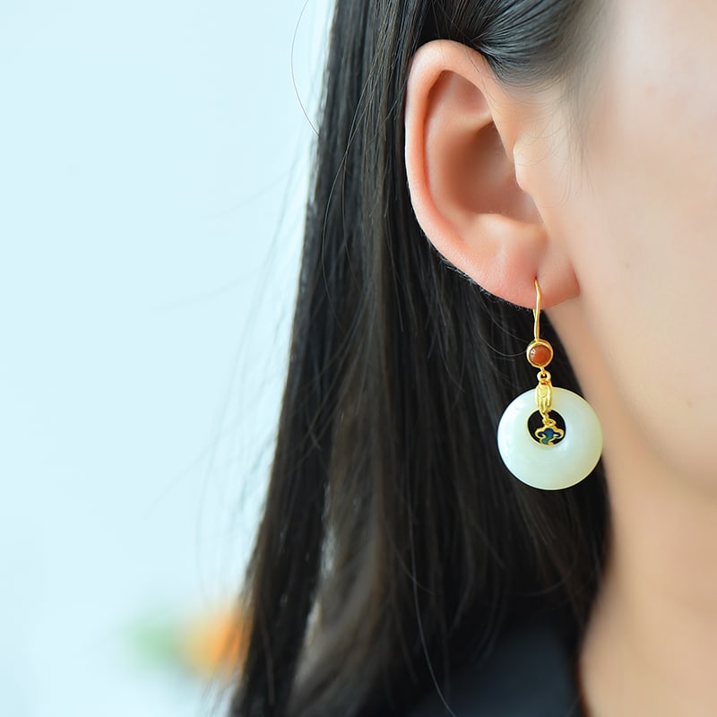 A Pair of Exquisite Sterling Silver-Gold Plated Inlaid White Jade Earrings: A Pair of Exquisite Sterling Silver-Gold Plated Inlaid White Jade Earrings,Size:0.8inx0.8in 一对纯银镀金镶白玉耳环