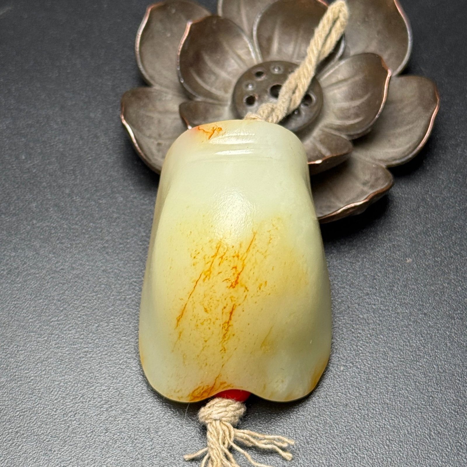 An Exquisite White Jade Turtle Shell Pendant: An Exquisite White Jade Turtle Shell Pendant,Qing Dynasty,China,Size:1.9inx1.4inx1in,Weight:61g 白玉龟壳挂件,中国清代