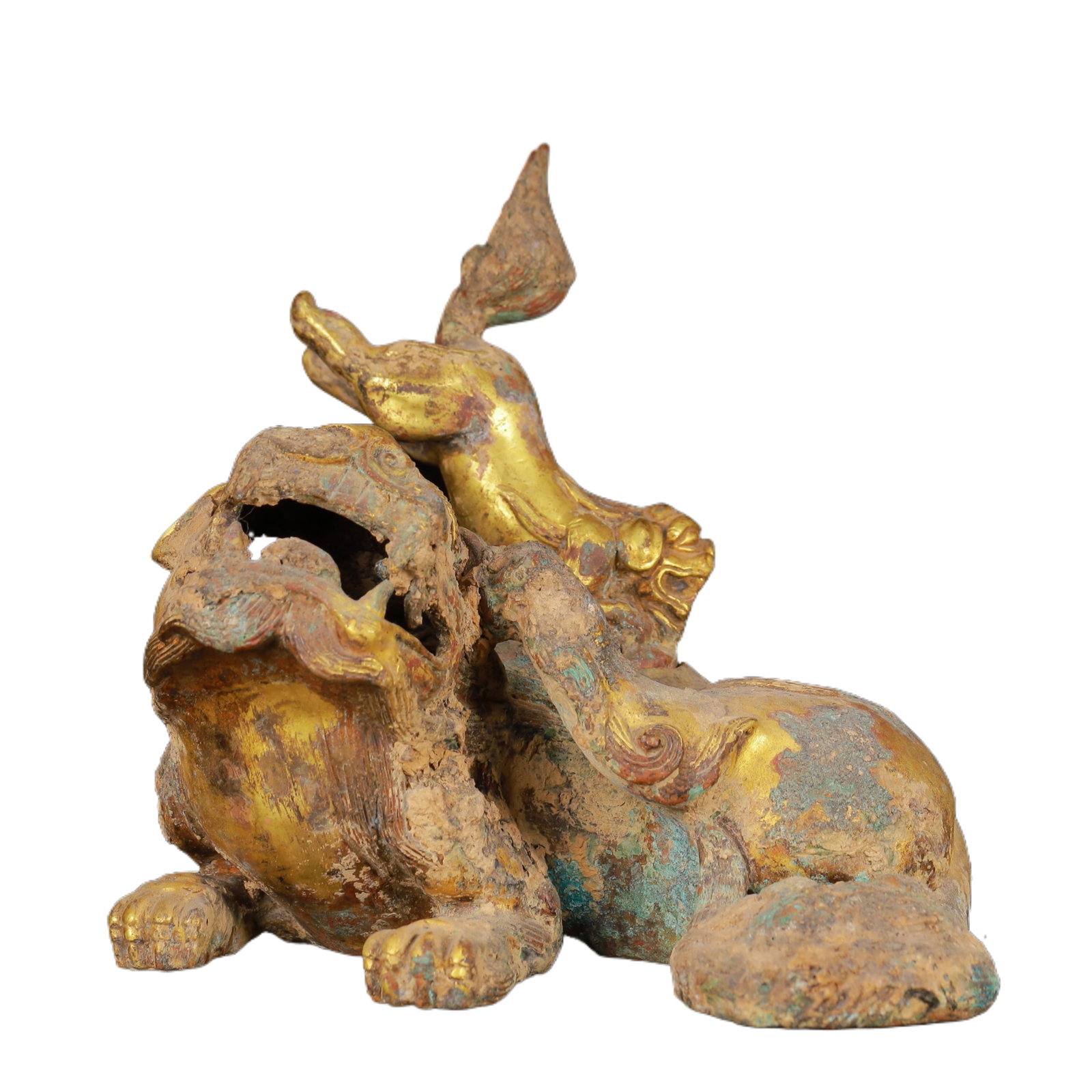 An Exquisite Gilt Bronze Auspicious Beast Ornament: An Exquisite Gilt Bronze Auspicious Beast Ornament,Qing Dynasty,China,Size:5.5inx3.5inx5.1in,Weight:931g 铜鎏金瑞兽摆件,中国清代
