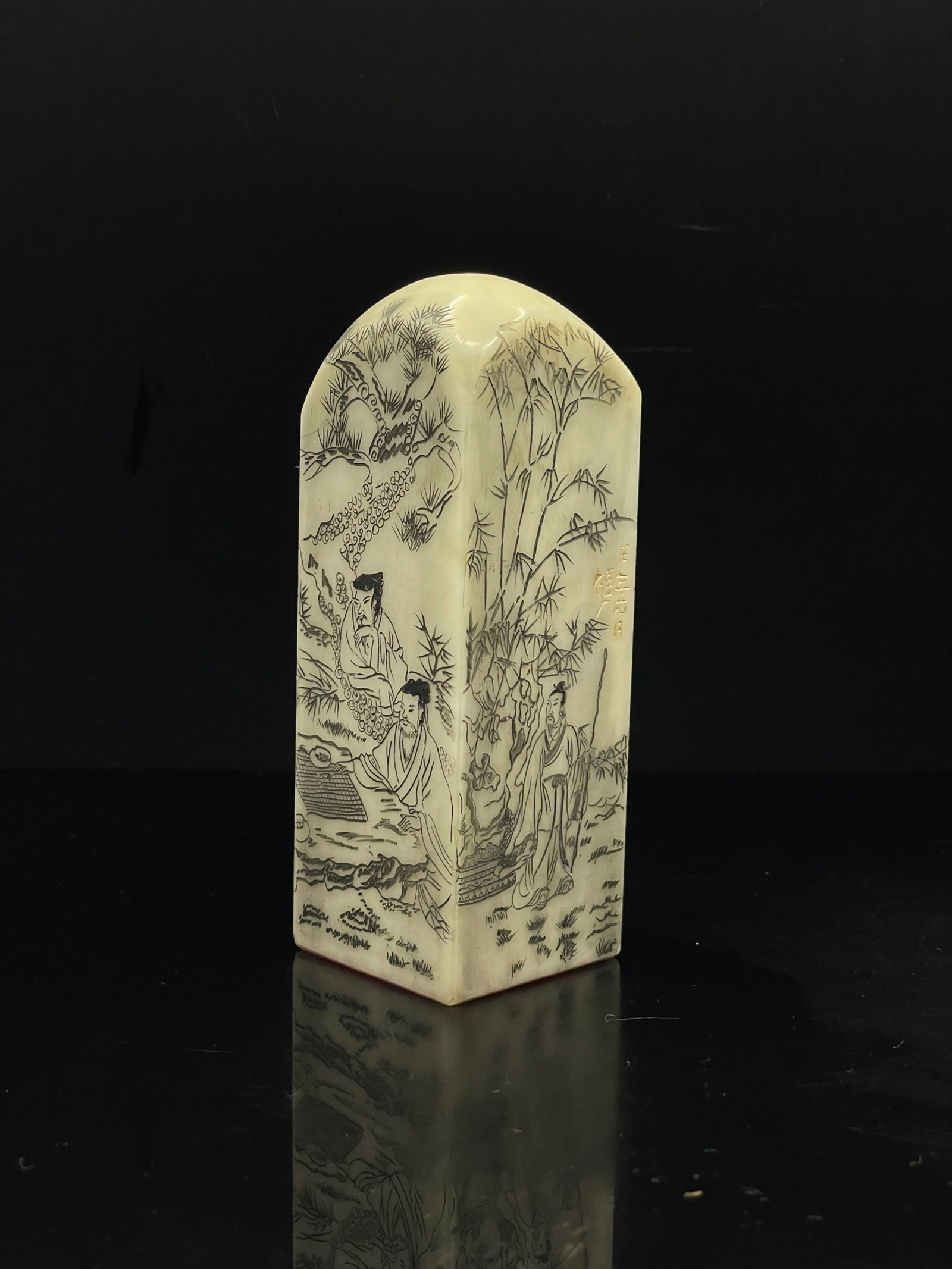 An Exquisite Shoushan Stone Character and Story Pattern Seal: An Exquisite Shoushan Stone Character and Story Pattern Seal,Qing Dynasty,China,With Mark,Size:1.6inx1.6inx4.3in,Weight:408g 寿山石人物故事纹印