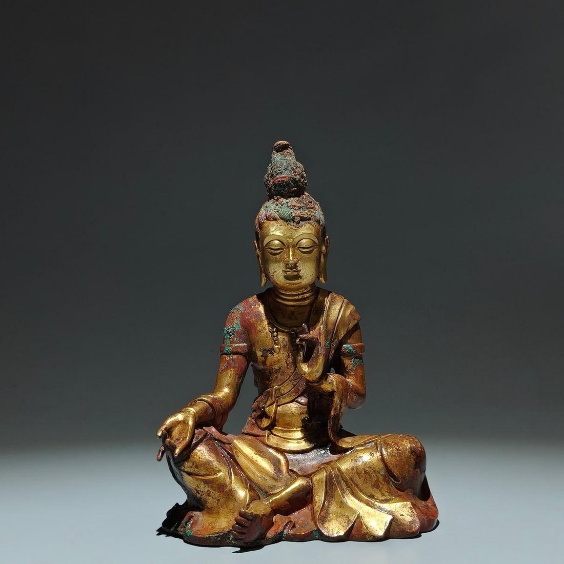 A Solemn Gilt Bronze Statue of Medicine Buddha: A Solemn Gilt Bronze Statue of Medicine Buddha,Tang Dynasty,China,Size:7.9inx5.5inx3.9in 铜鎏金药师佛像,中国唐代