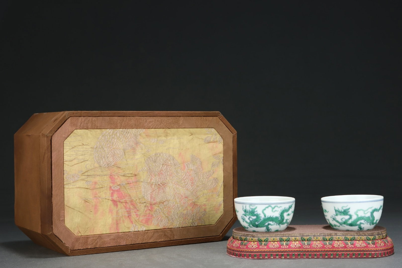 A Pair of Exquisite Green Glazed Auspicious Cloud and Dragon Pattern Cups: A Pair of Exquisite Green Glazed Auspicious Cloud and Dragon Pattern Cups,Ming Dynasty,China,Chenghua Six-character Mark,Size:1.7inx3in 一对绿釉祥云龙纹
