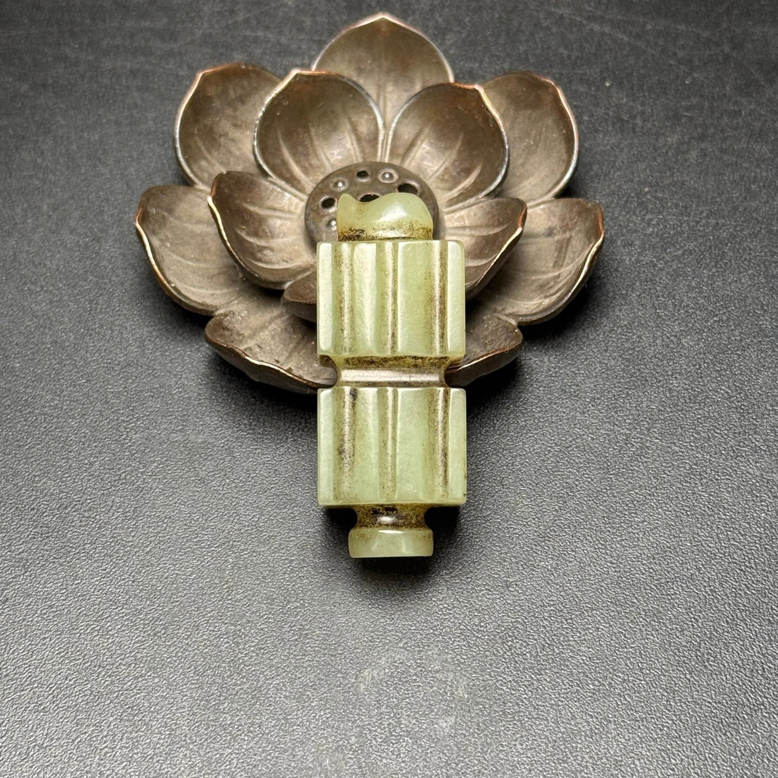 An Exquisite White Jade Pendant: An Exquisite White Jade Pendant,Qing Dynasty,China,Size:1.8inx0.7inx0.5in,Weight:22g 白玉挂件,中国清代