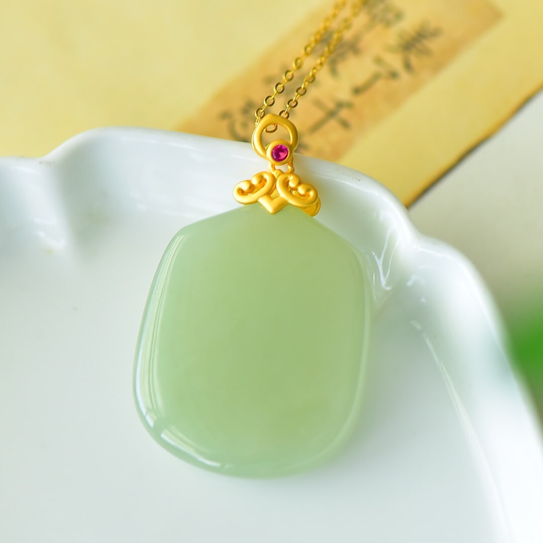 An Exquisite Sterling Silver-Gold Plated Inlaid Green Jade Necklace: An Exquisite Sterling Silver-Gold Plated Inlaid Green Jade Necklace,Size:1.1inx1.7in 纯银镀金镶青玉项链