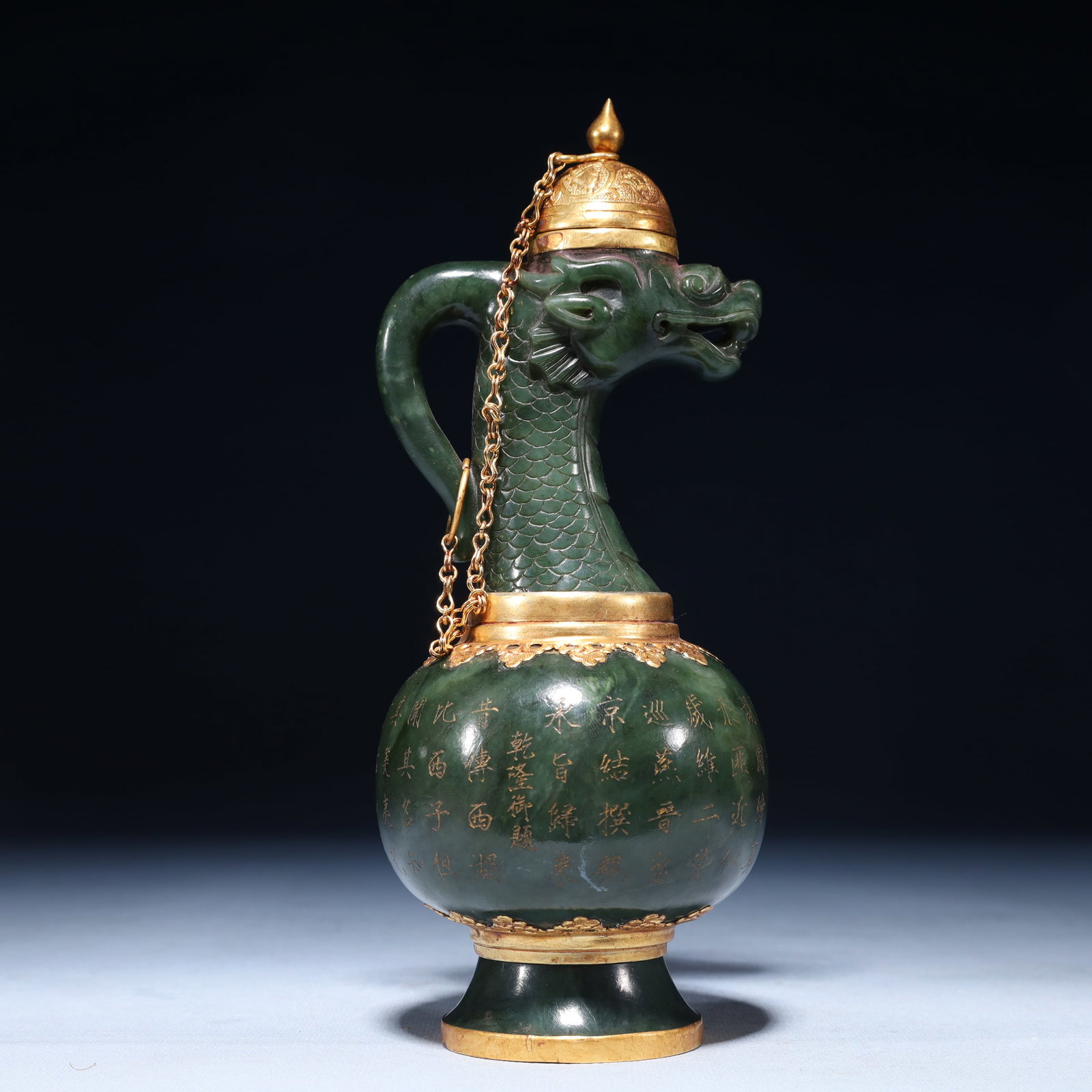 An Exquisite Jasper Cover with Gold Dragon Pattern Ewer: An Exquisite Jasper Cover with Gold Dragon Pattern Ewer, Qing Dynasty,China, Qianlong Four-character Mark, Size:3.1inx8.3in,Weight:400g