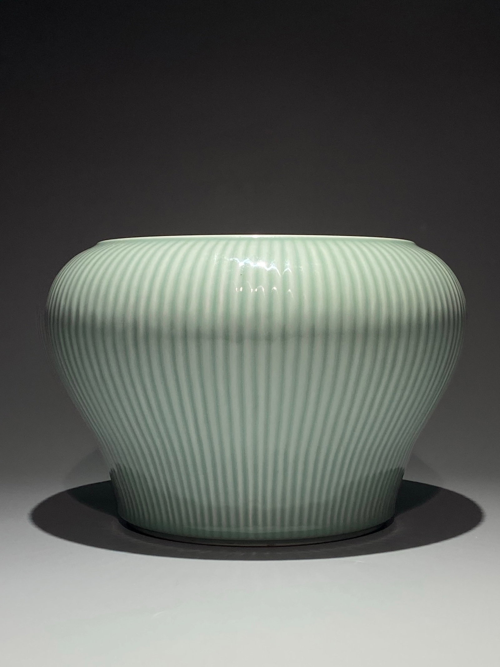 An Exquisite Celadon Glazed Jar: An Exquisite Celadon Glazed Jar,Qing Dynasty,China,Kangxi Six-character Mark,Size:7.2inx11in 粉青釉罐,中国清代,康熙六字款