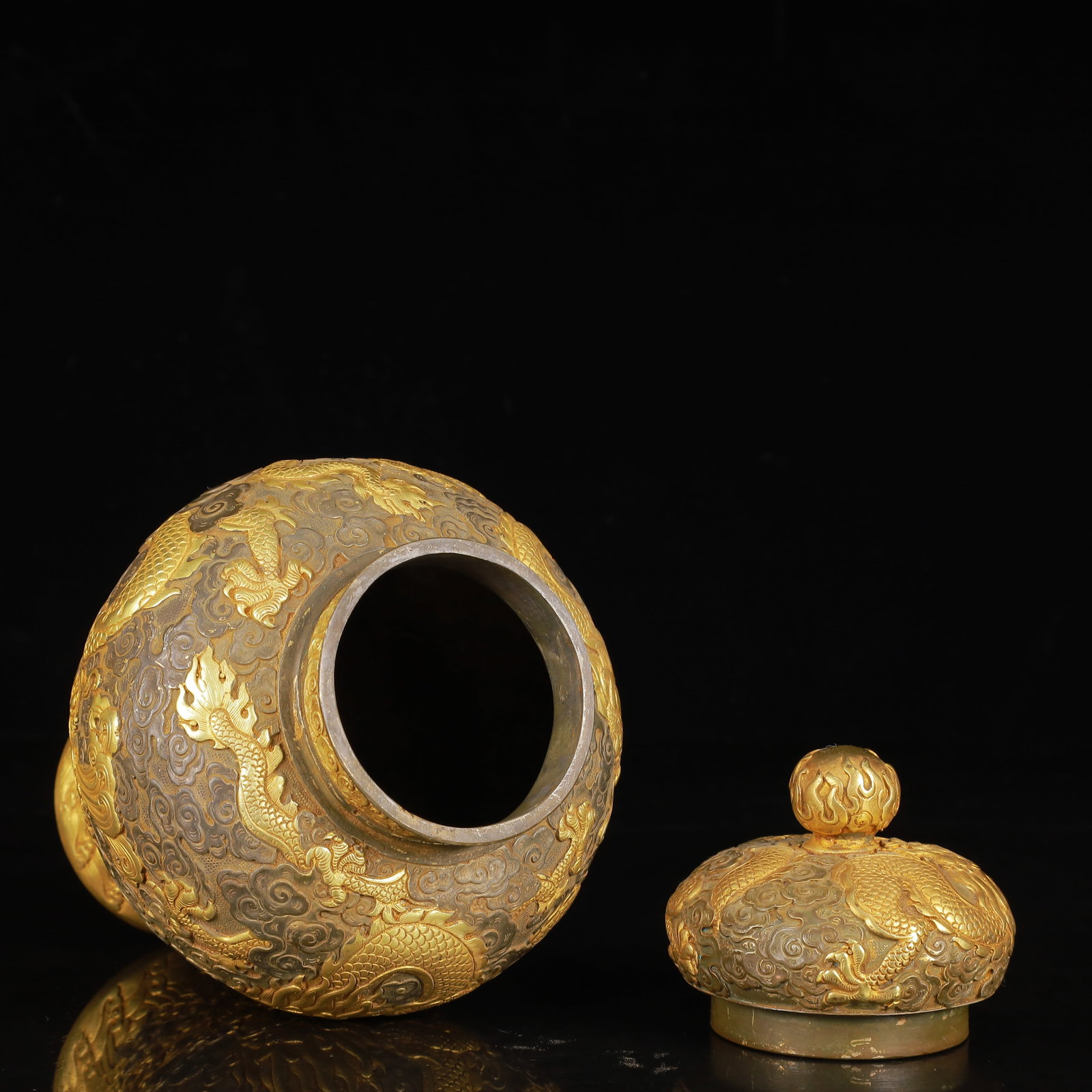 An Exquisite Gilt Silver Dragon Pattern Bottle - 10