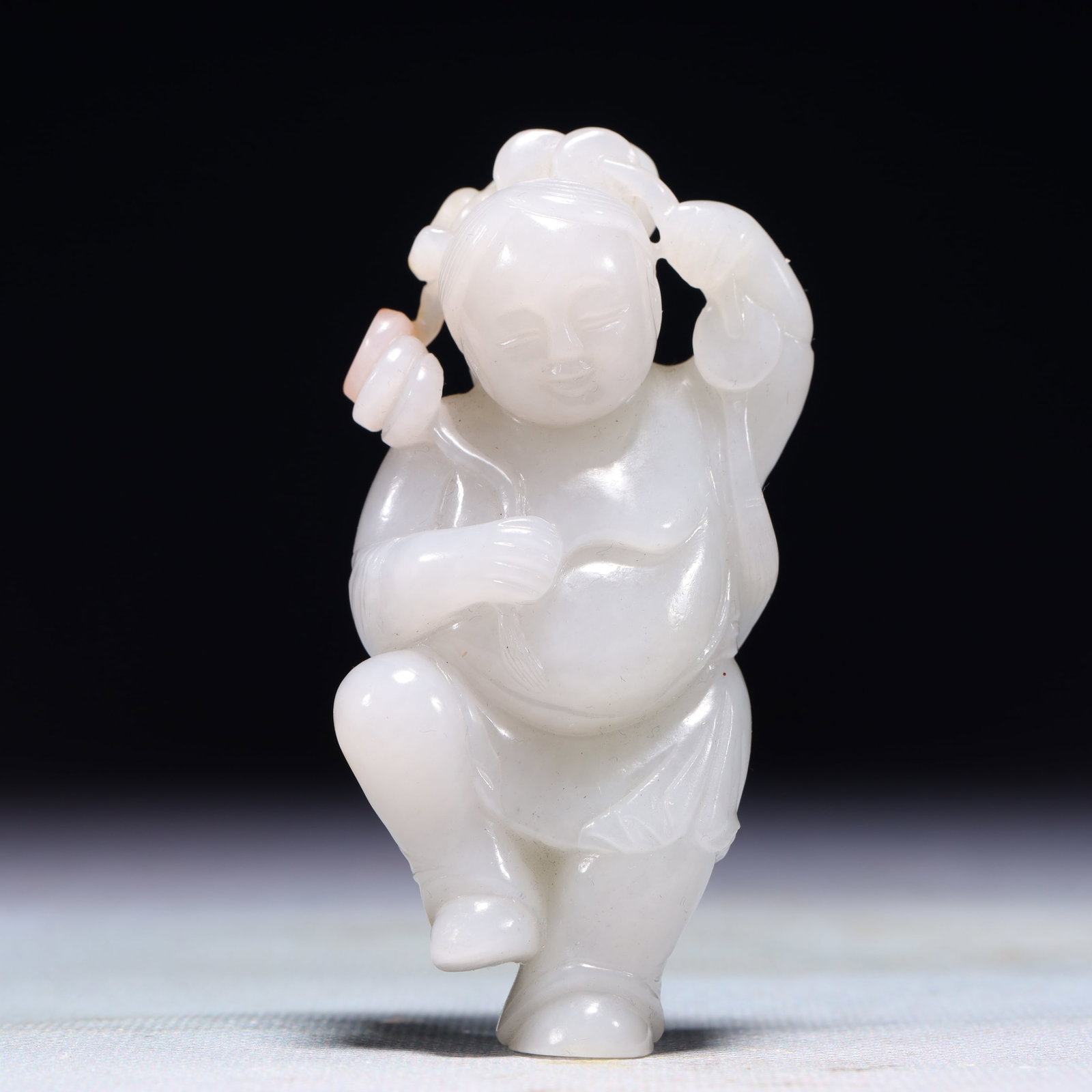 An Exquisite White Jade Figure Ornament: An Exquisite White Jade Figure Ornament,Qing Dynasty,China,Size:1.6inx0.8inx3.3in,Weight:119g 白玉人物摆件,中国清代