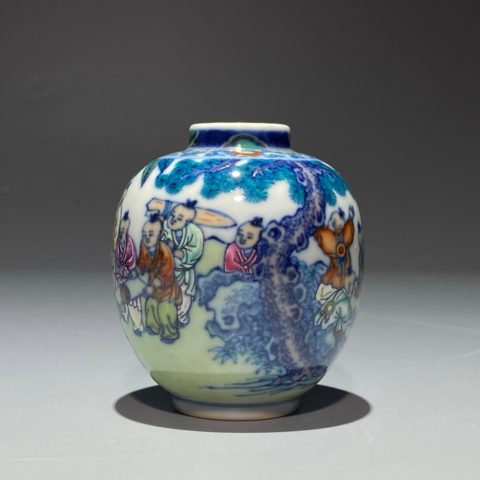 An Exquisite Doucai Figure Pattern Jar - 2