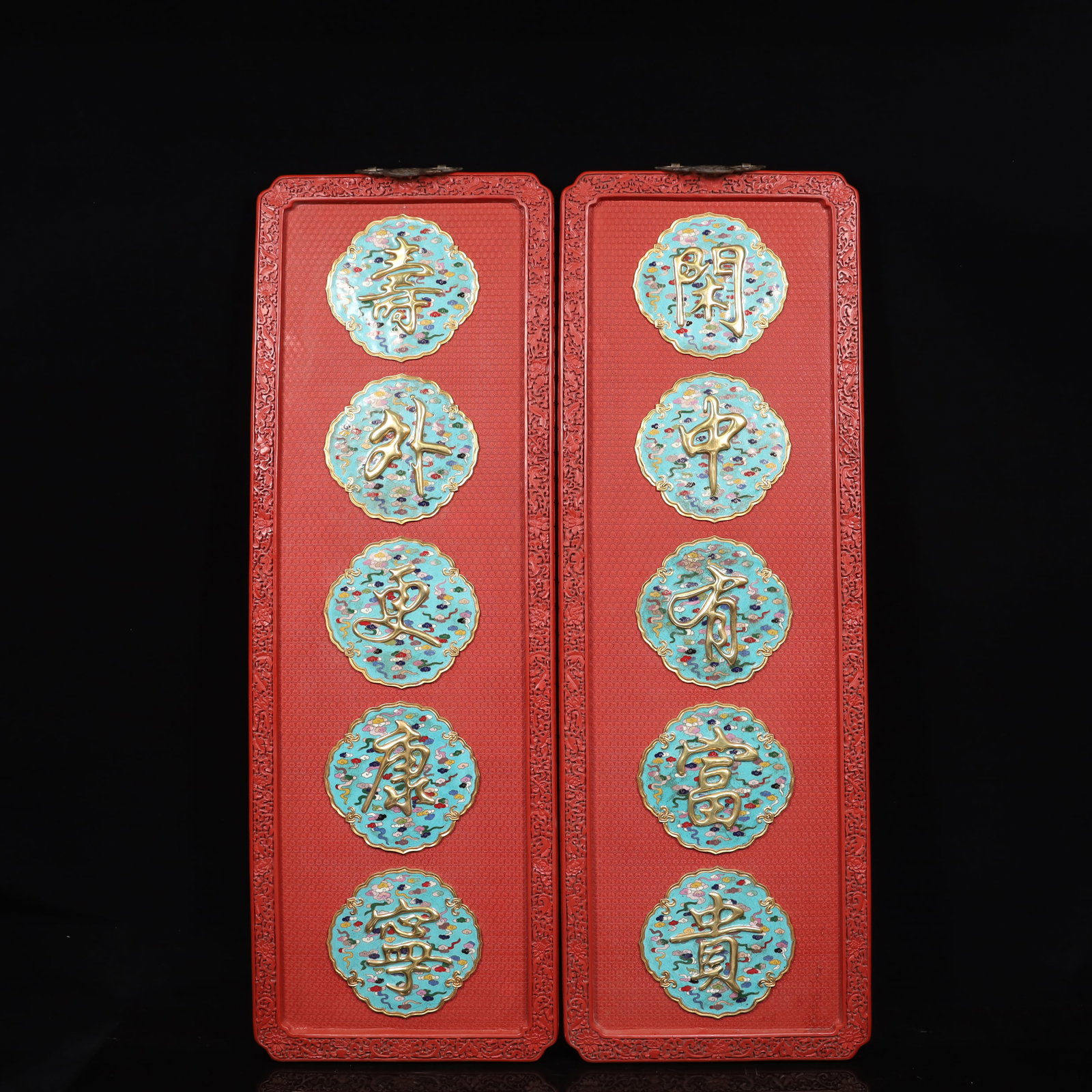 A Pair of Huge Carved Red Lacquer Painted Gold Auspicious Cloud Pattern Hanging Panels: A Pair of Huge Carved Red Lacquer Painted Gold Auspicious Cloud Pattern Hanging Panels,Qing Dynasty, China,Size:13.8inx42.9in,Weight:13650g 一对剔红漆描金
