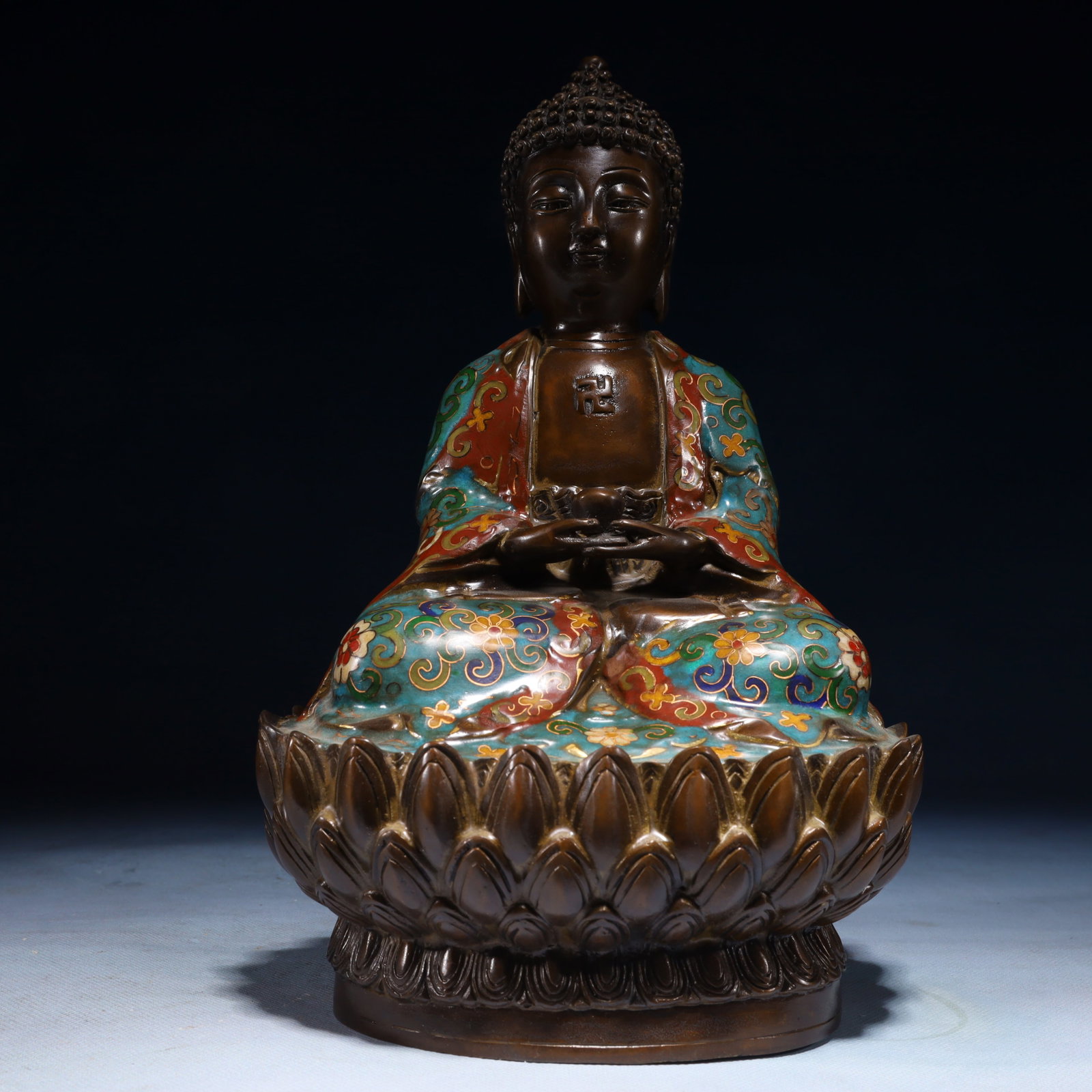 An Exquisite Cloisonne Lotus Pattern Buddha Statue Ornament: An Exquisite Cloisonne Lotus Pattern Buddha Statue Ornament,Qing Dynasty,China,Qianlong Four-character Mark,Size:11inx7.1inx5.1in,Weight:3200g 景泰蓝缠枝莲纹&
