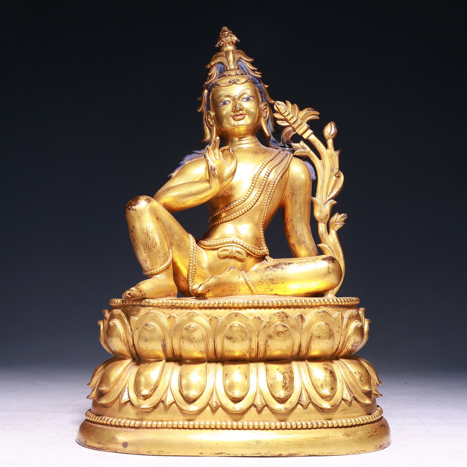 A Solemn Gilt Bronze Buddha Statue: A Solemn Gilt Bronze Buddha Statue,Ming Dynasty,China,Yongle Six-character Mark,Size:9.1inx5.9inx14.2in,Weight:8400g 铜鎏金佛像,中国明代,永&