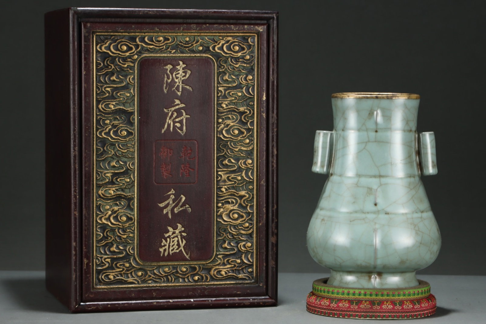 An Exquisite Guan yao Cover with Gold Double-Ears Vase,with an Imperial Poem by Emperor Qianlong: An Exquisite Guan yao Cover with Gold Double-Ears Vase,with an Imperial Poem by Emperor Qianlong,Song Dynasty,China,Size:9.1inx6.2in 官窑包金双耳瓶,带&#