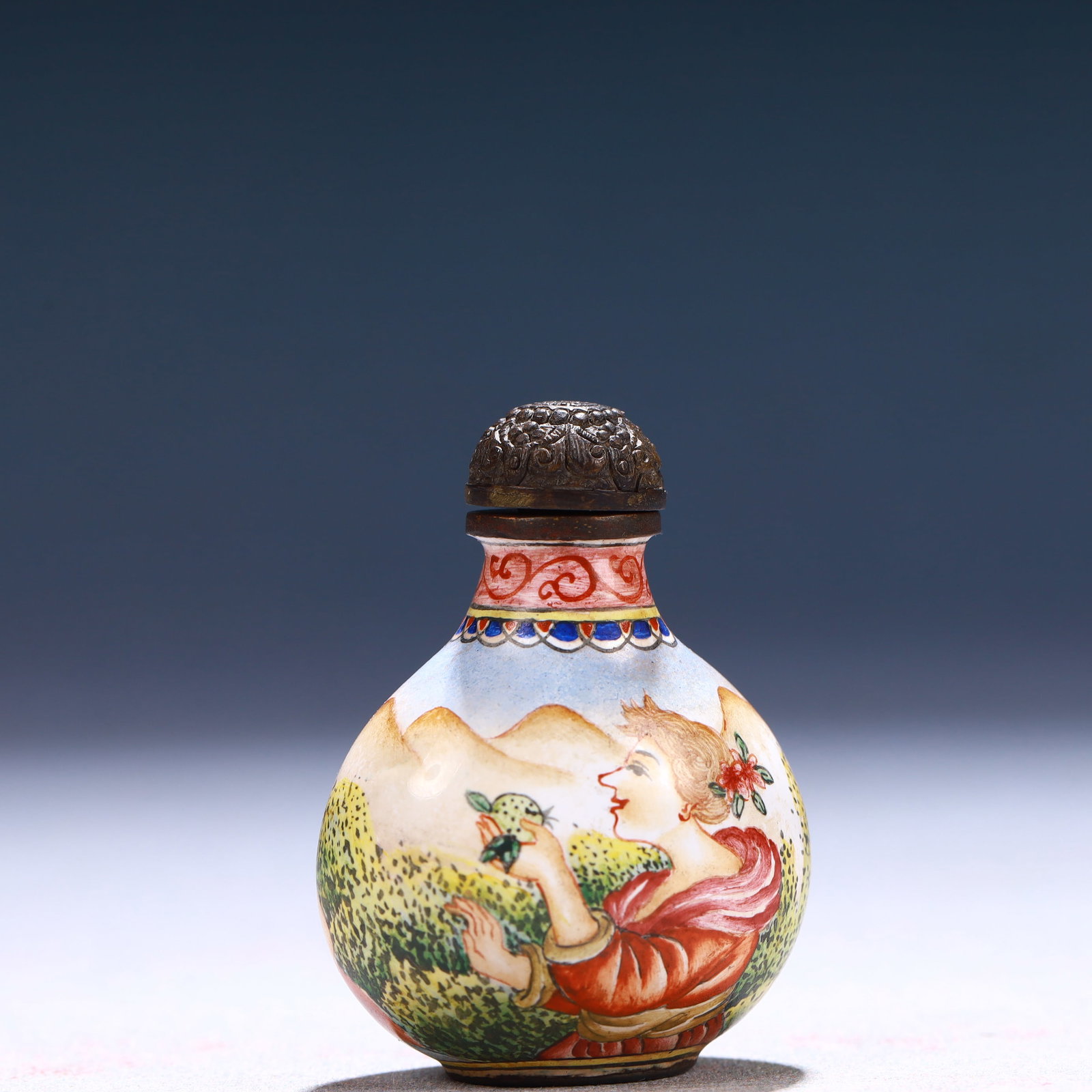 An Exquisite Painted Enamel Figure Pattern Snuff Bottle - 4